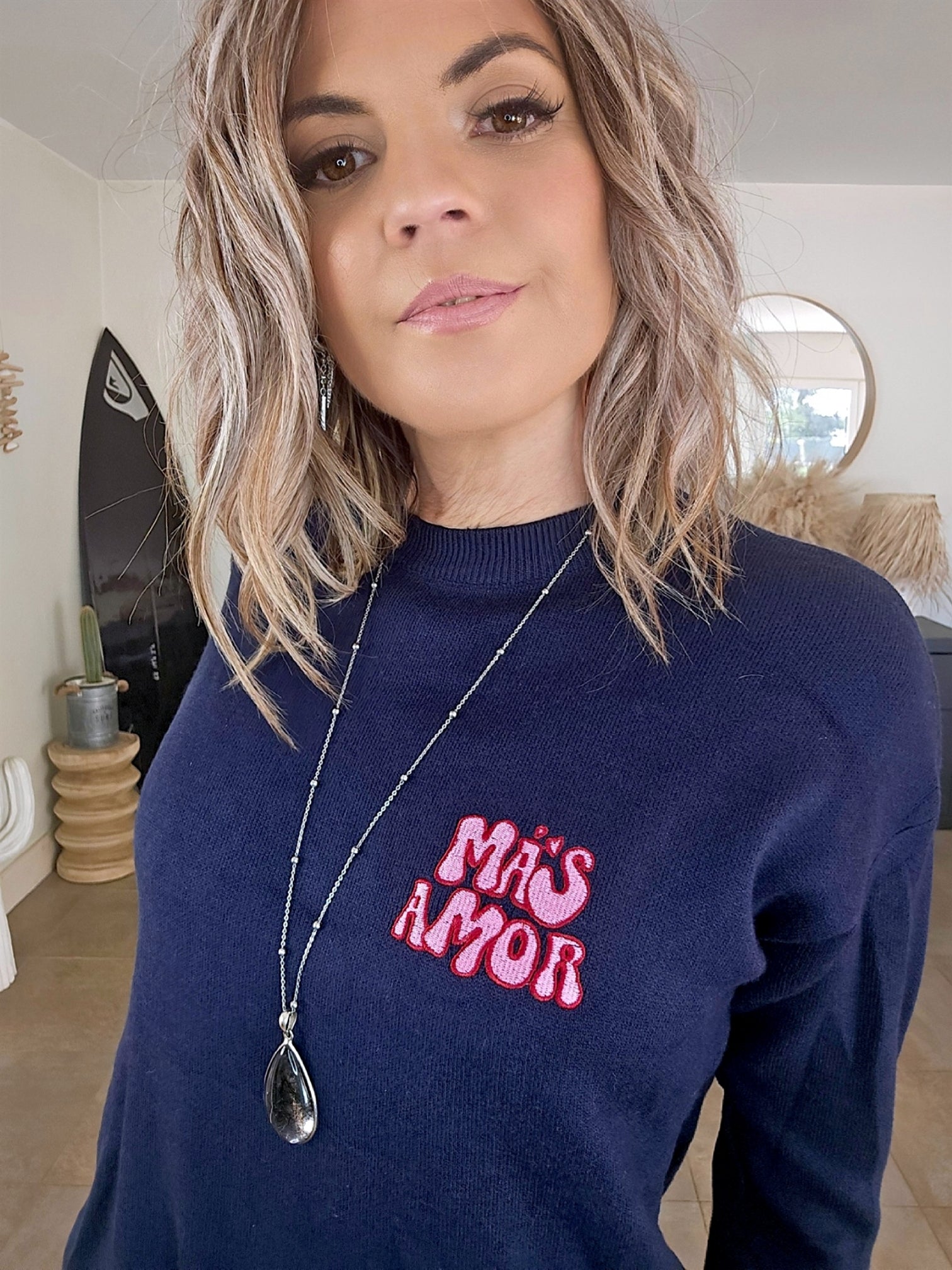 Pull bleu marine à inscriptions - 𝐌𝐚𝐫𝐢𝐧𝐚𝟒𝟒𝐟𝐚𝐦𝐢𝐥𝐲