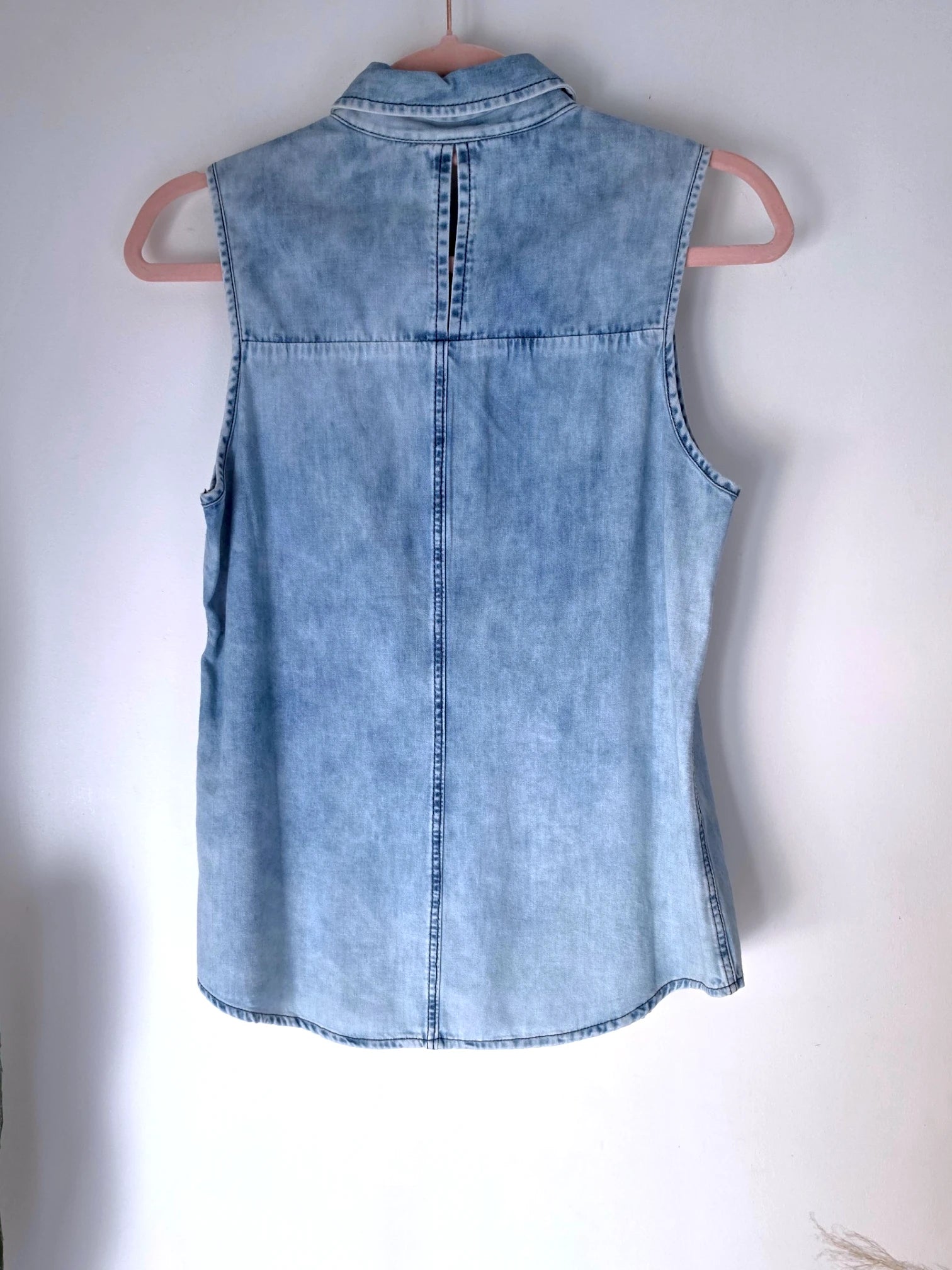Chemise bleue délavée