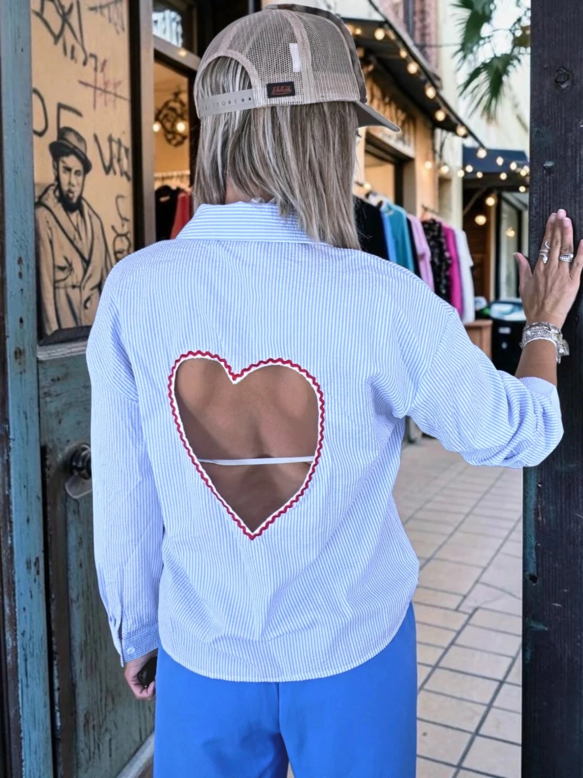 Chemise à rayures bleu ciel dos coeur - 𝐌𝐚𝐫𝐢𝐧𝐚𝟒𝟒𝐟𝐚𝐦𝐢𝐥𝐲