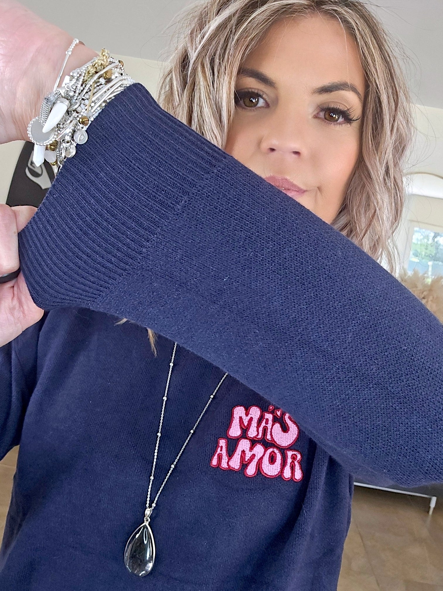 Pull bleu marine à inscriptions - 𝐌𝐚𝐫𝐢𝐧𝐚𝟒𝟒𝐟𝐚𝐦𝐢𝐥𝐲