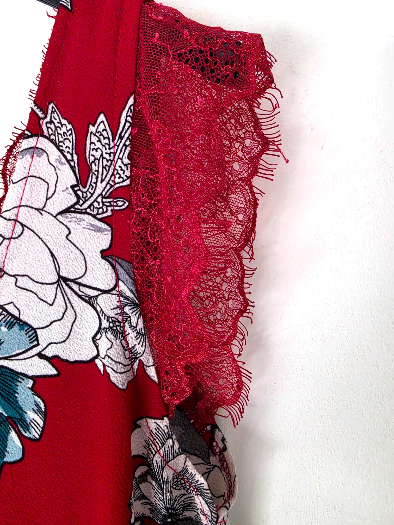 Combi-short rouge à imprimé floral
