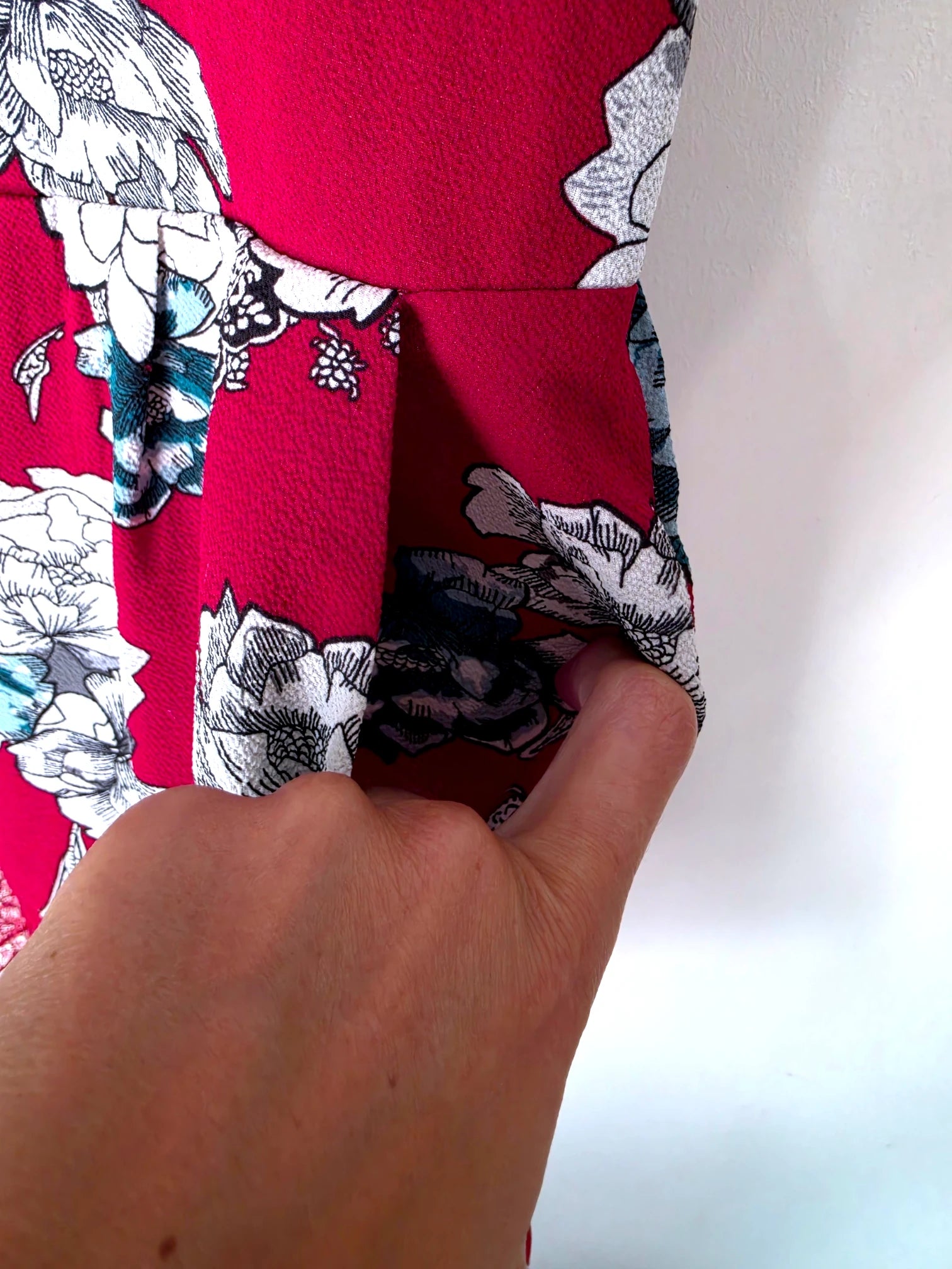 Combi-short rouge à imprimé floral