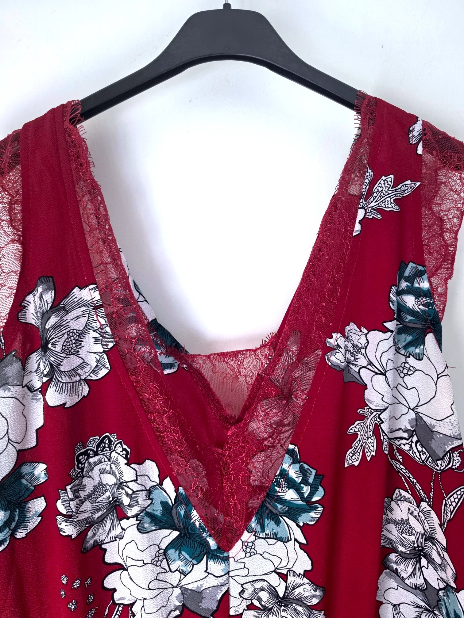 Combi-short rouge à imprimé floral