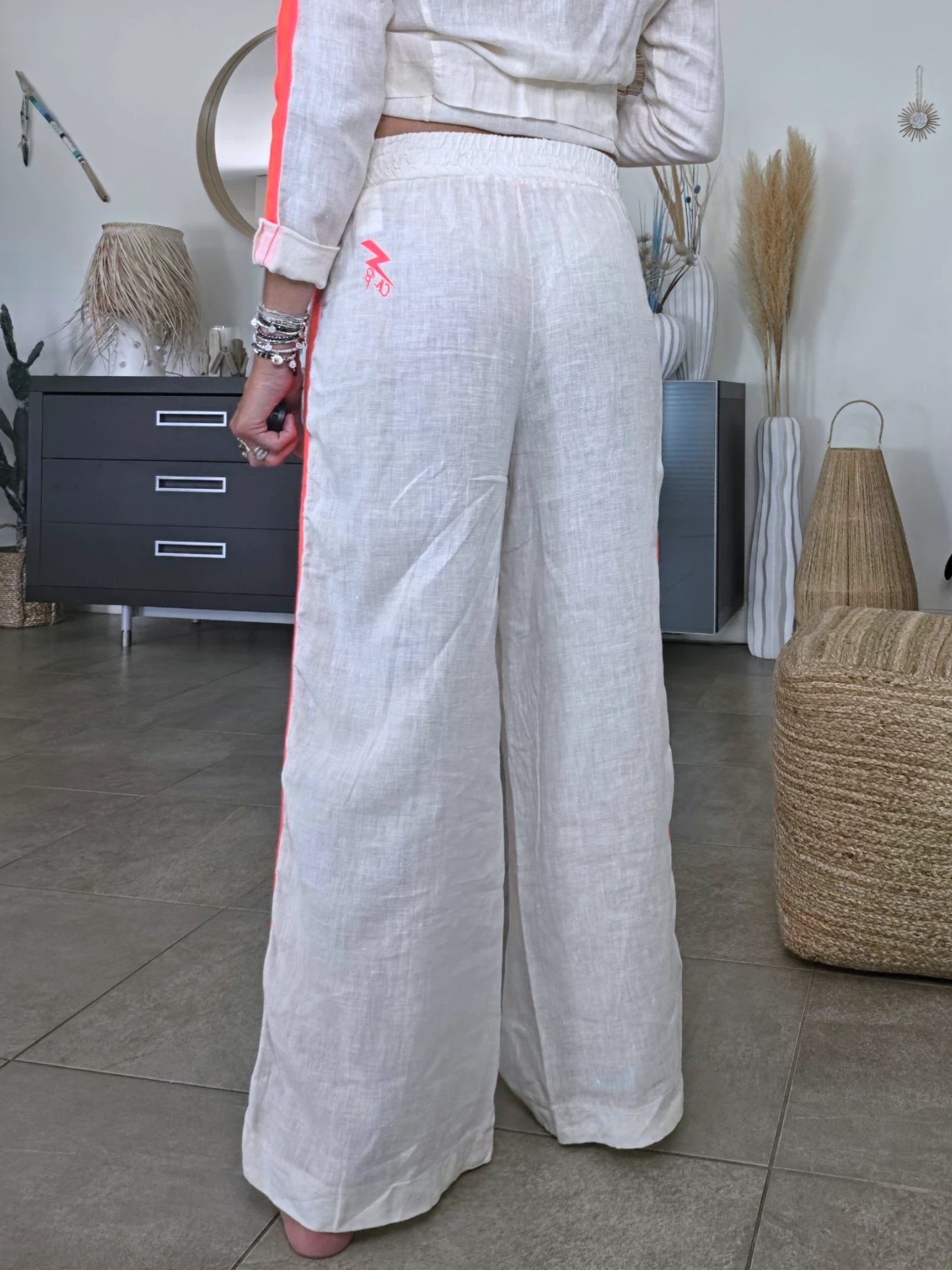 Ensemble veste + Pantalon en lin écru à bandes latérales fluo