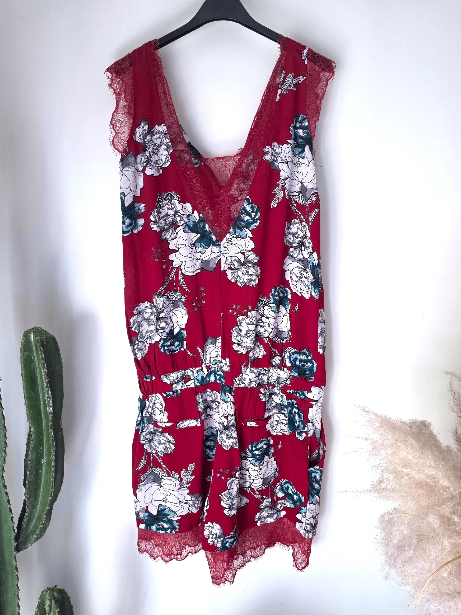 Combi-short rouge à imprimé floral