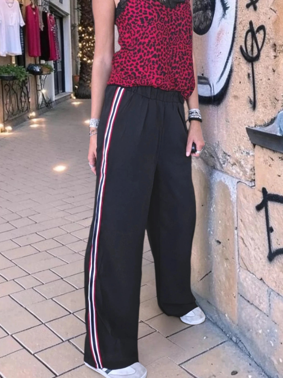 Pantalon noir à bandes latérales - 𝐌𝐚𝐫𝐢𝐧𝐚𝟒𝟒𝐟𝐚𝐦𝐢𝐥𝐲