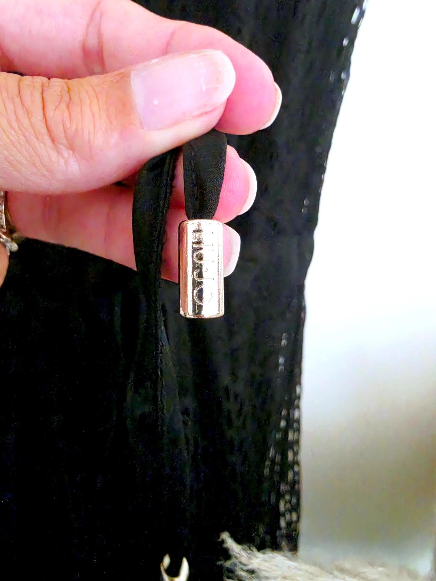 Robe noire ajourée