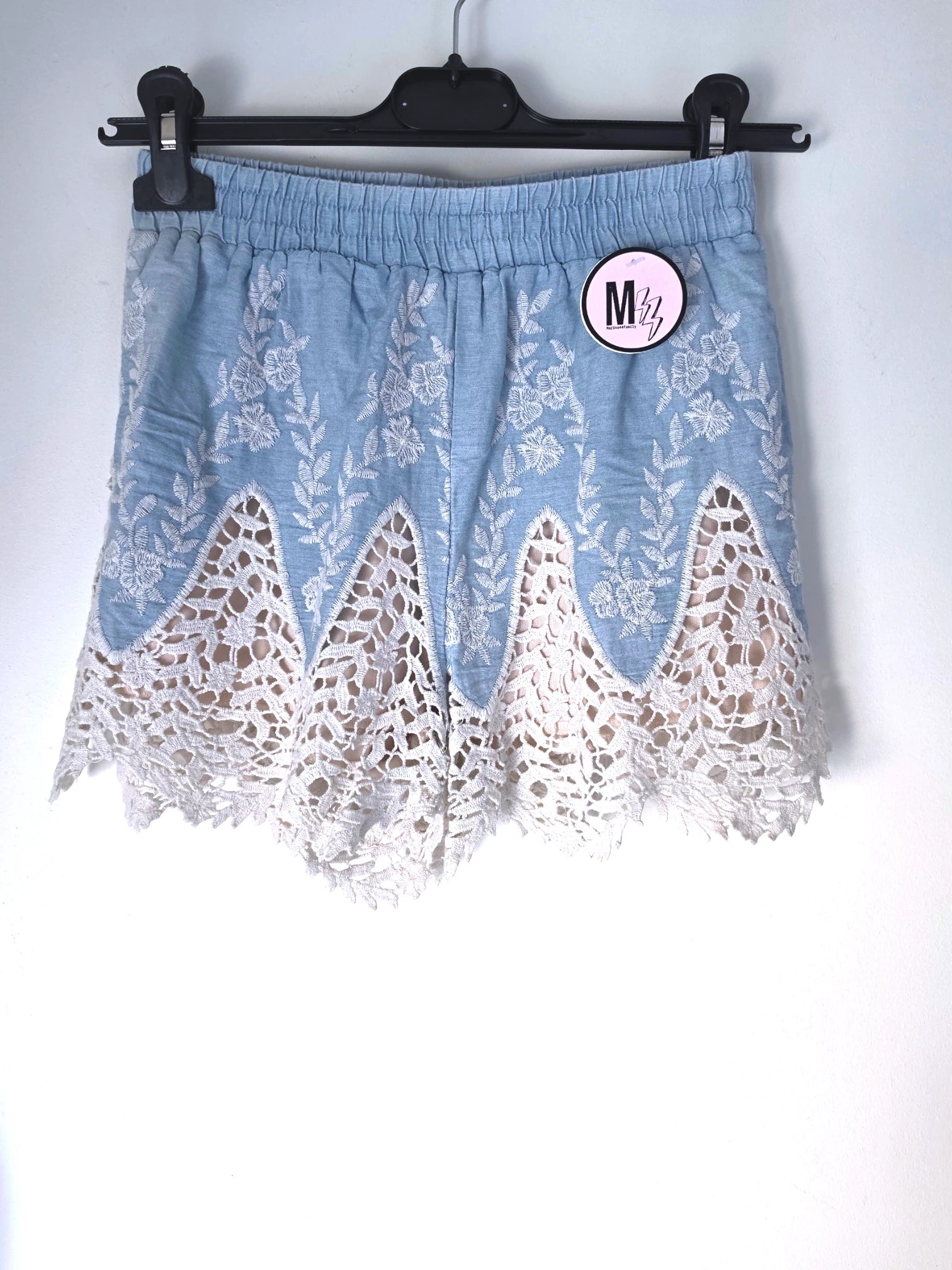 Short bicolore ajouré