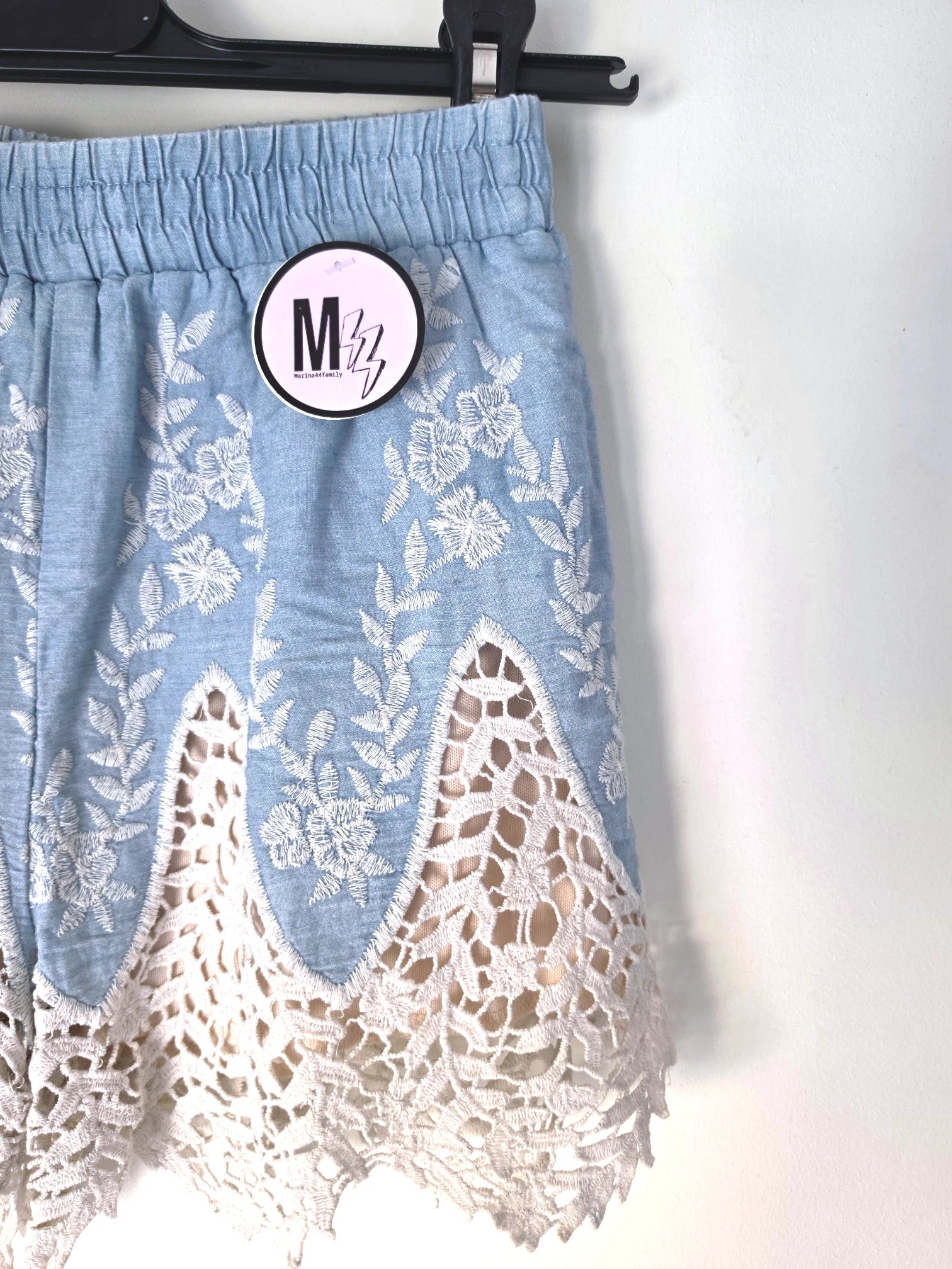 Short bicolore ajouré
