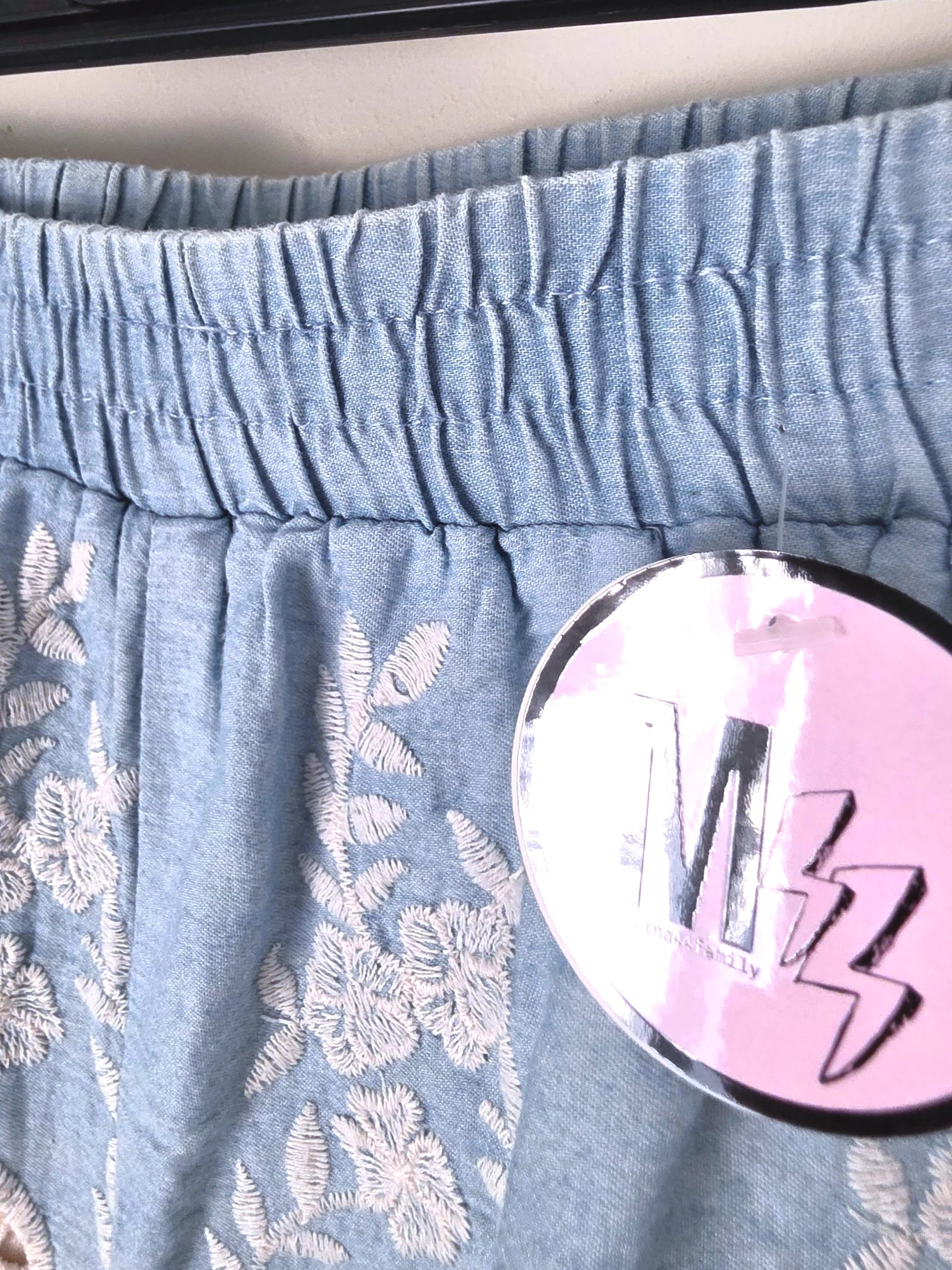 Short bicolore ajouré