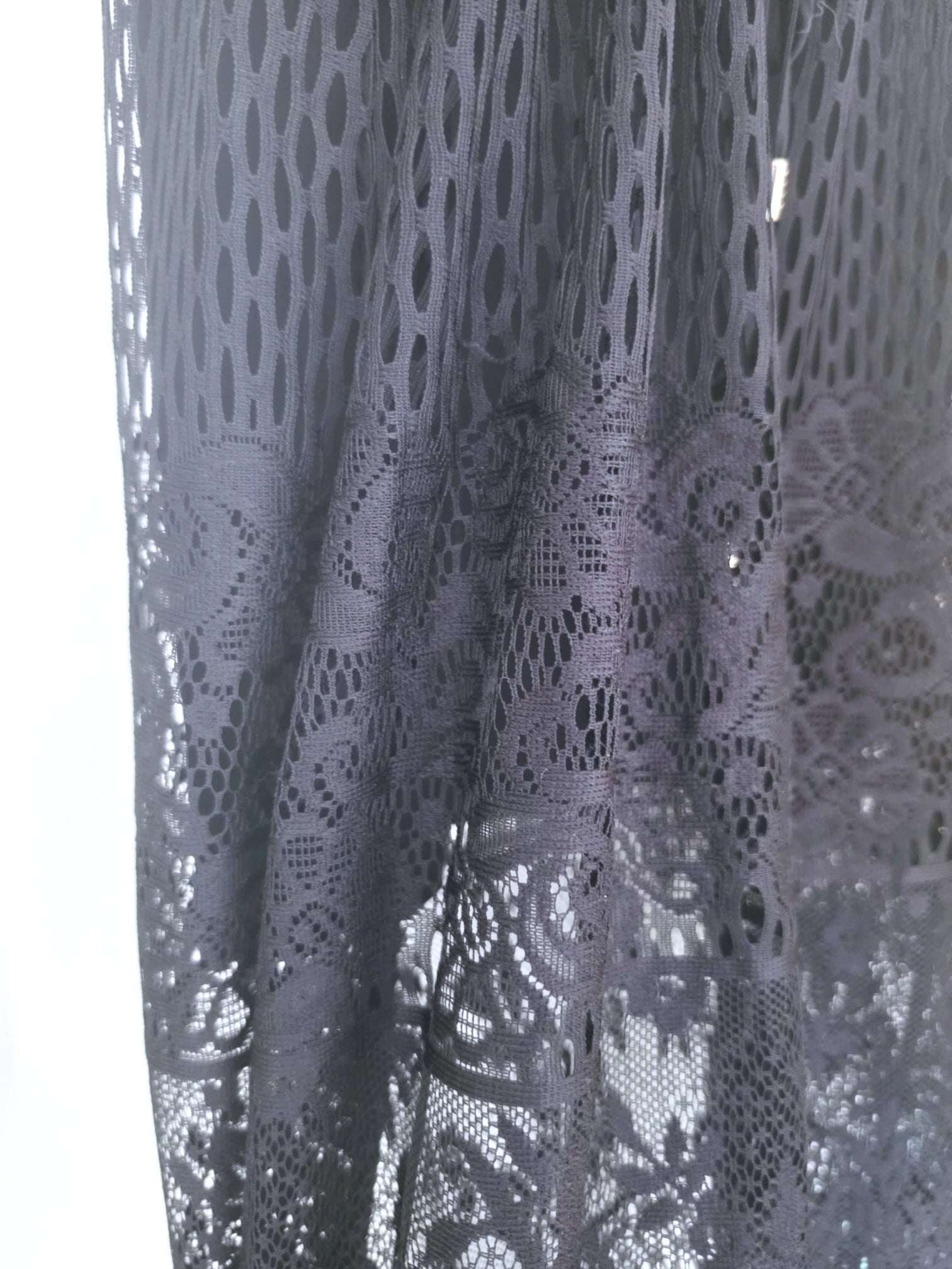Robe noire ajourée