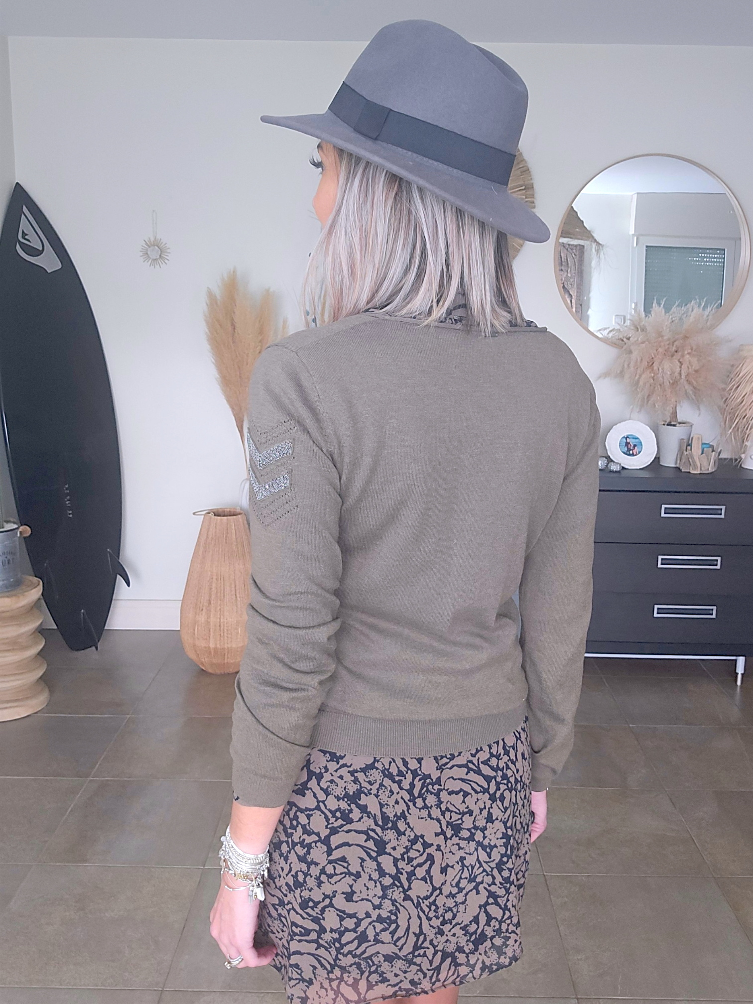 Cardigan kaki à écusson perles bijoux - 𝐌𝐚𝐫𝐢𝐧𝐚𝟒𝟒𝐟𝐚𝐦𝐢𝐥𝐲