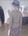 Cardigan kaki à écusson perles bijoux - 𝐌𝐚𝐫𝐢𝐧𝐚𝟒𝟒𝐟𝐚𝐦𝐢𝐥𝐲