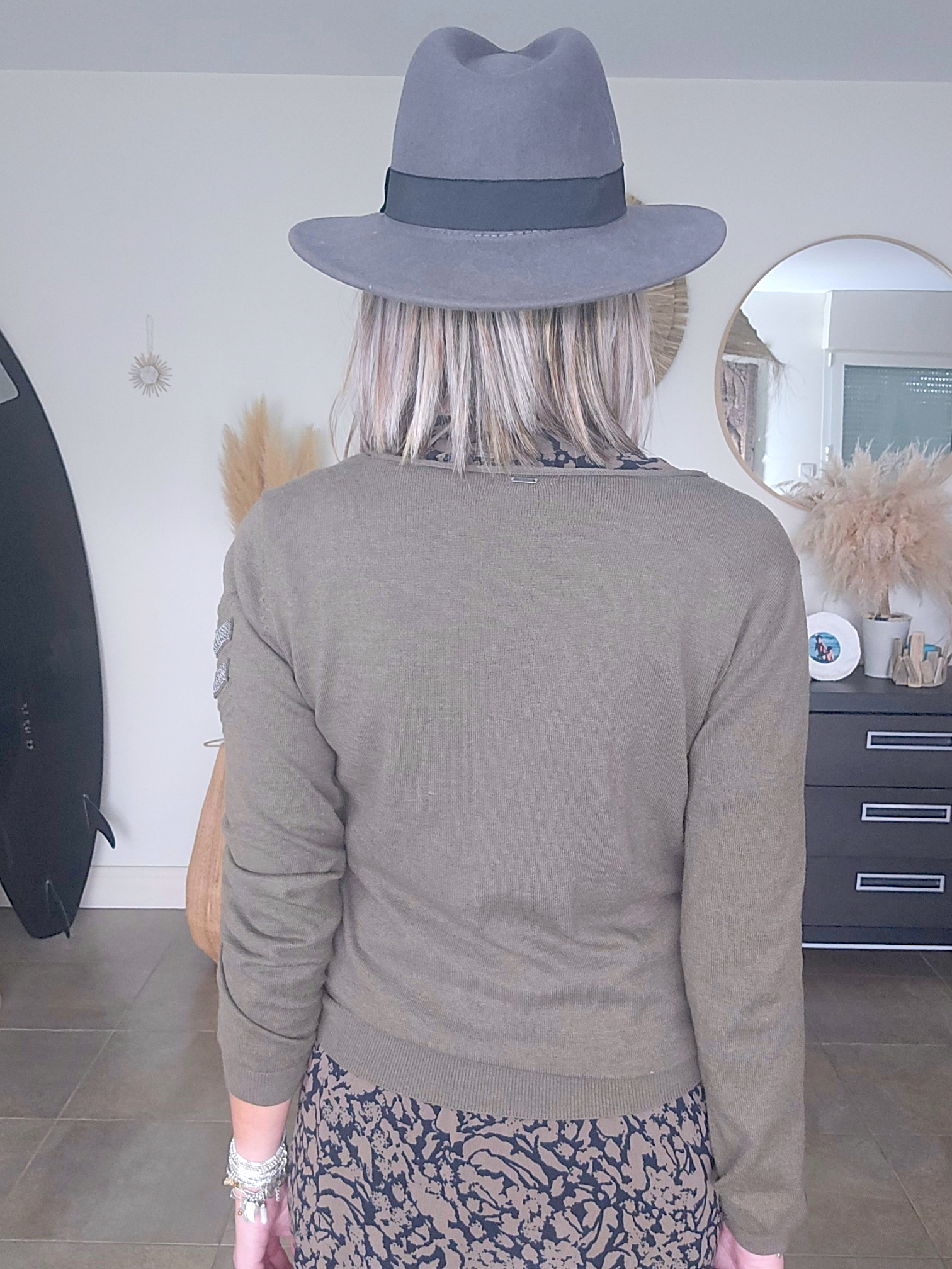 Cardigan kaki à écusson perles bijoux - 𝐌𝐚𝐫𝐢𝐧𝐚𝟒𝟒𝐟𝐚𝐦𝐢𝐥𝐲