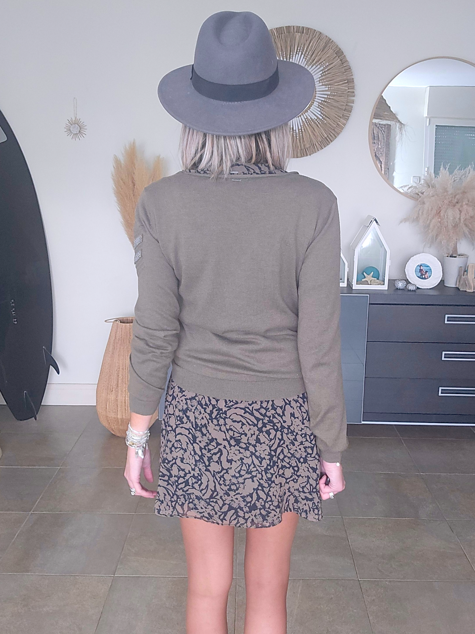 Cardigan kaki à écusson perles bijoux - 𝐌𝐚𝐫𝐢𝐧𝐚𝟒𝟒𝐟𝐚𝐦𝐢𝐥𝐲