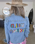 Veste en jean à inscriptions en perles