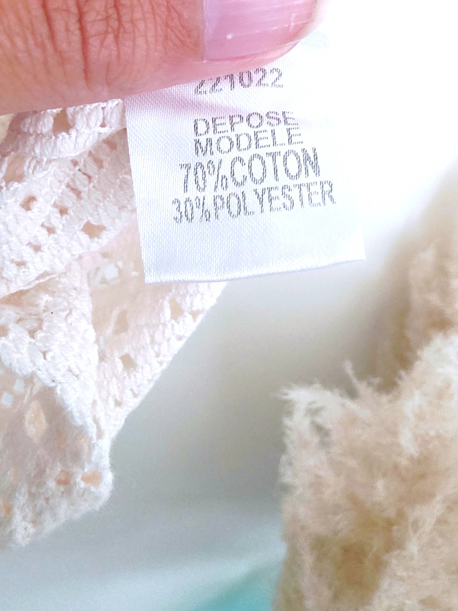 Haut beige asymétrique en crochet