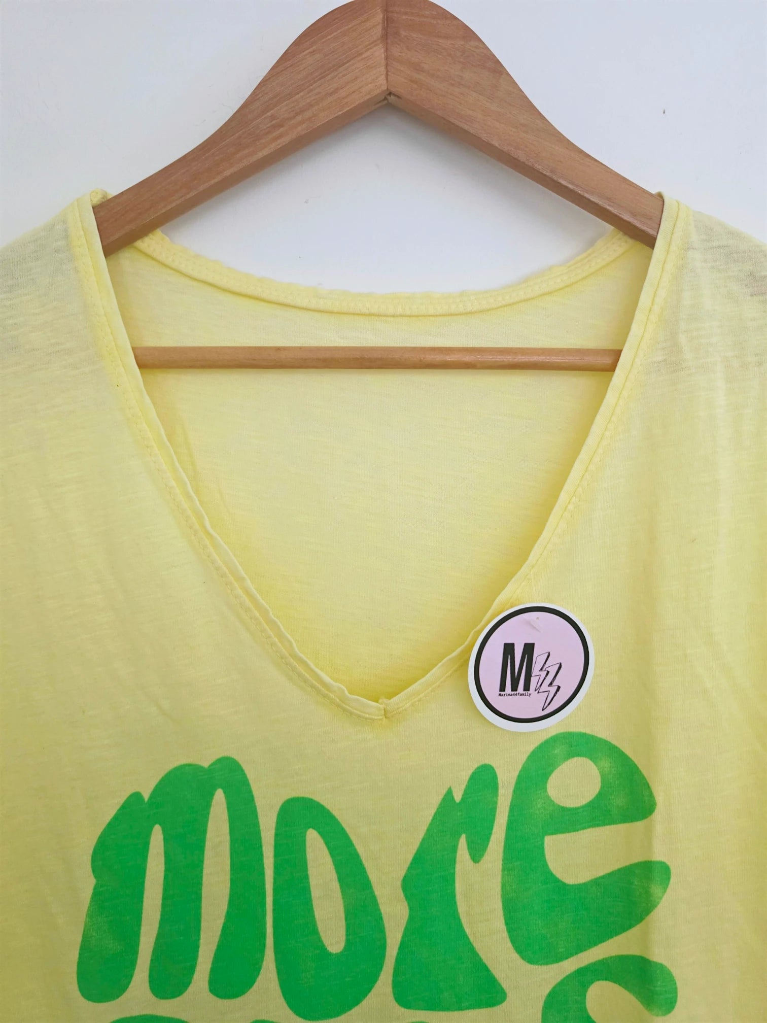 T-shirt jaune à inscription fluo