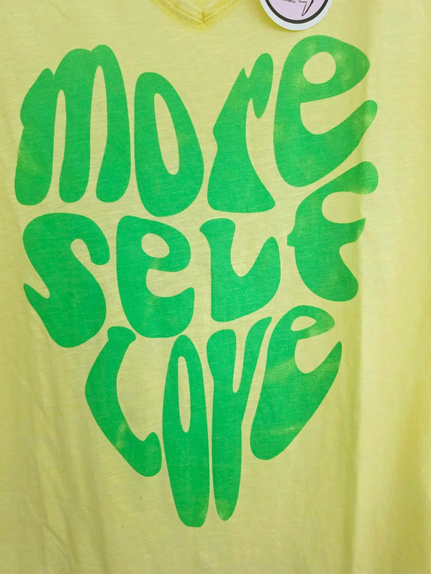 T-shirt jaune à inscription fluo