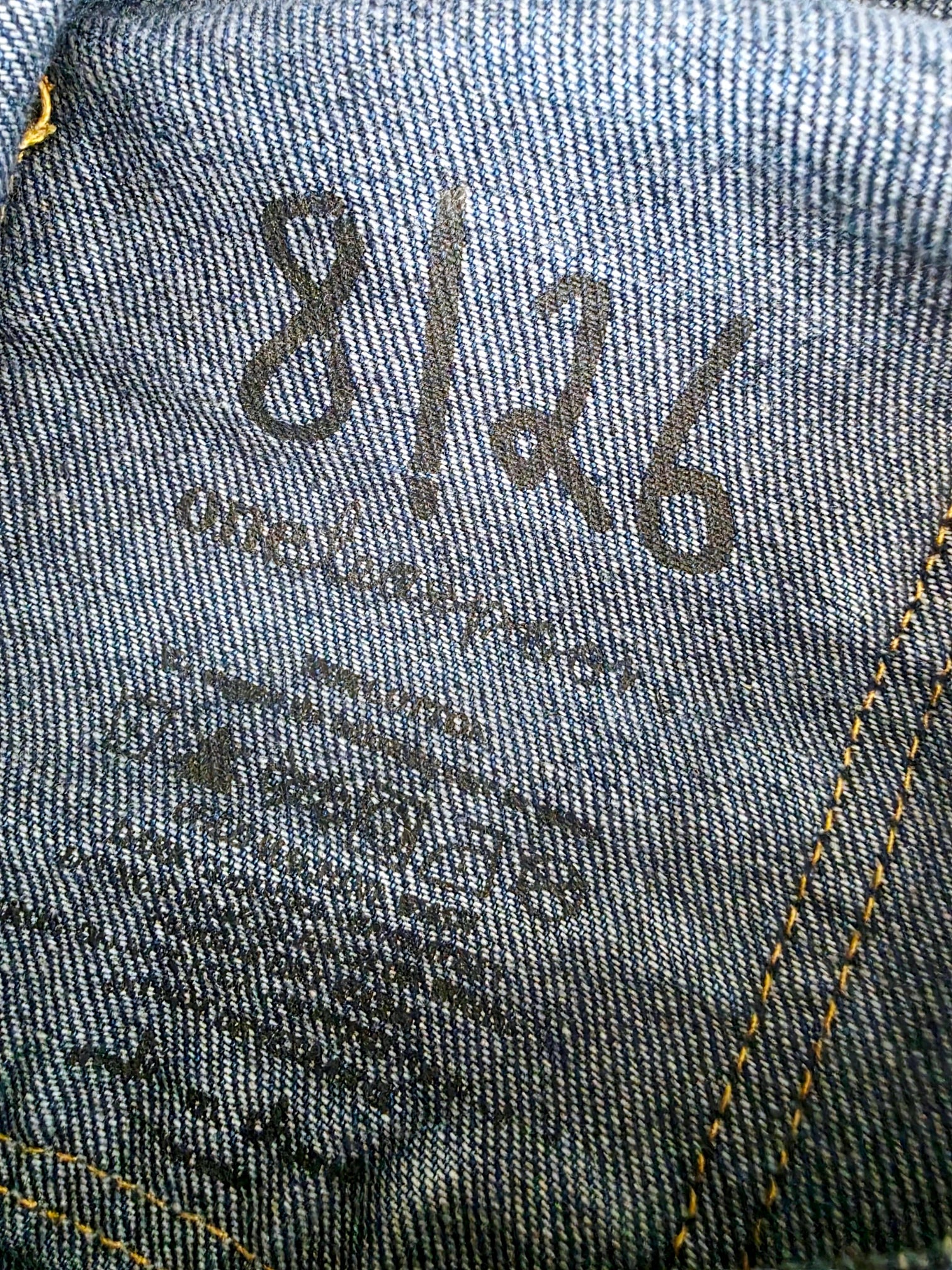 Short en jean bleu foncé