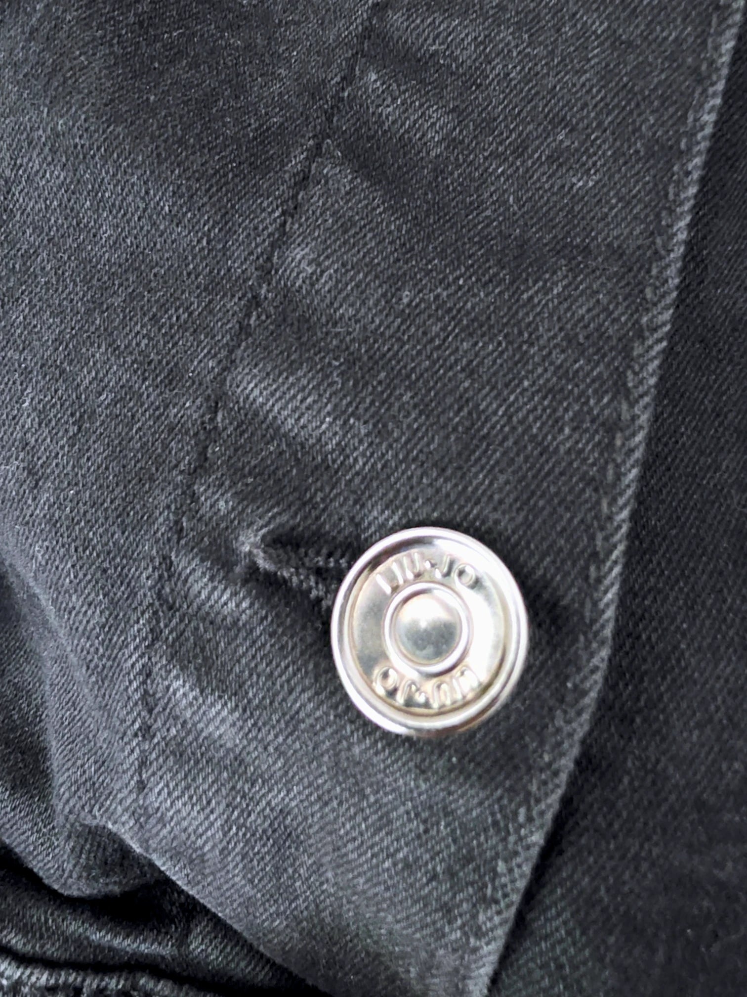 Veste en jean noire perlée