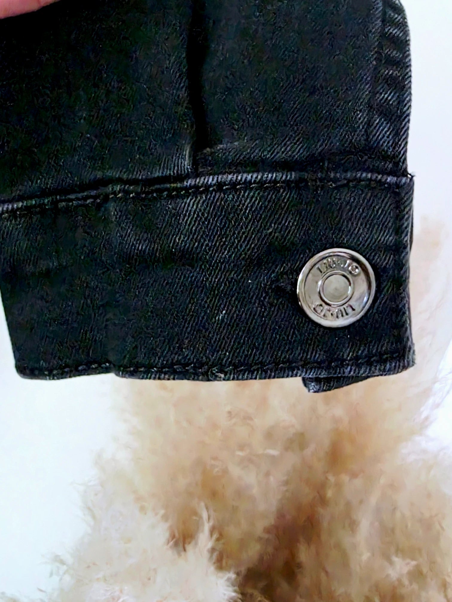 Veste en jean noire perlée