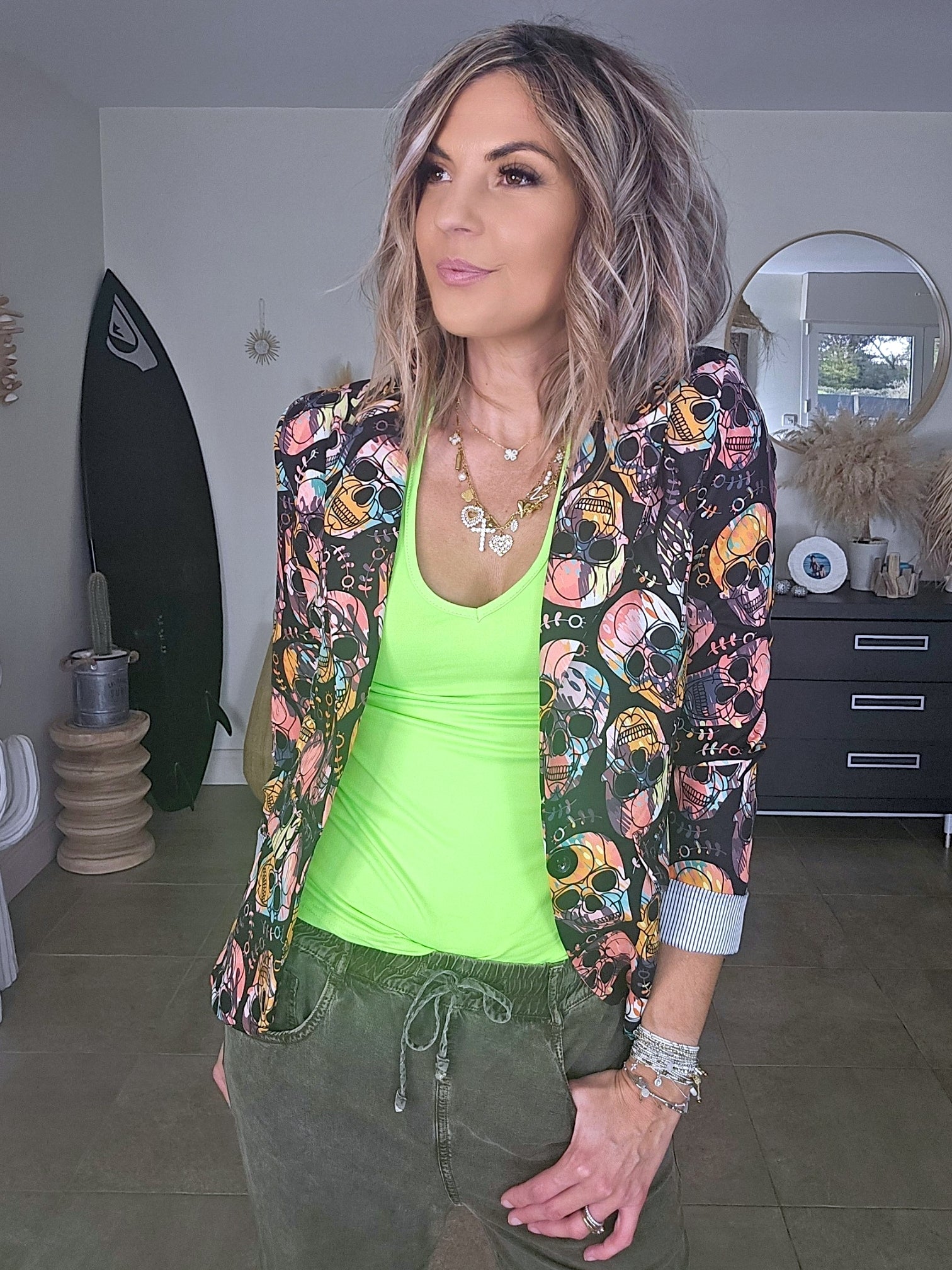 Veste cintrée noire à imprimé skull fluo - 𝐌𝐚𝐫𝐢𝐧𝐚𝟒𝟒𝐟𝐚𝐦𝐢𝐥𝐲