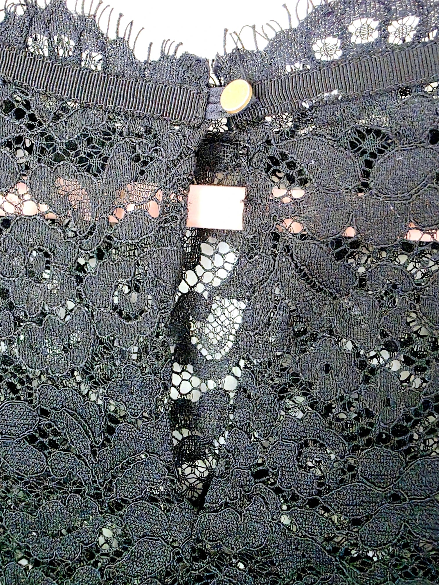 Haut en dentelle noire