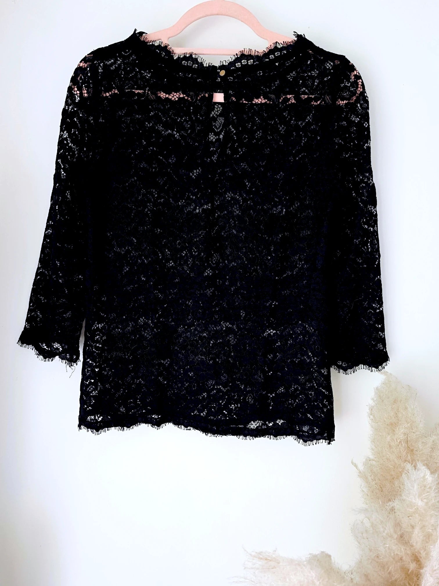 Haut en dentelle noire