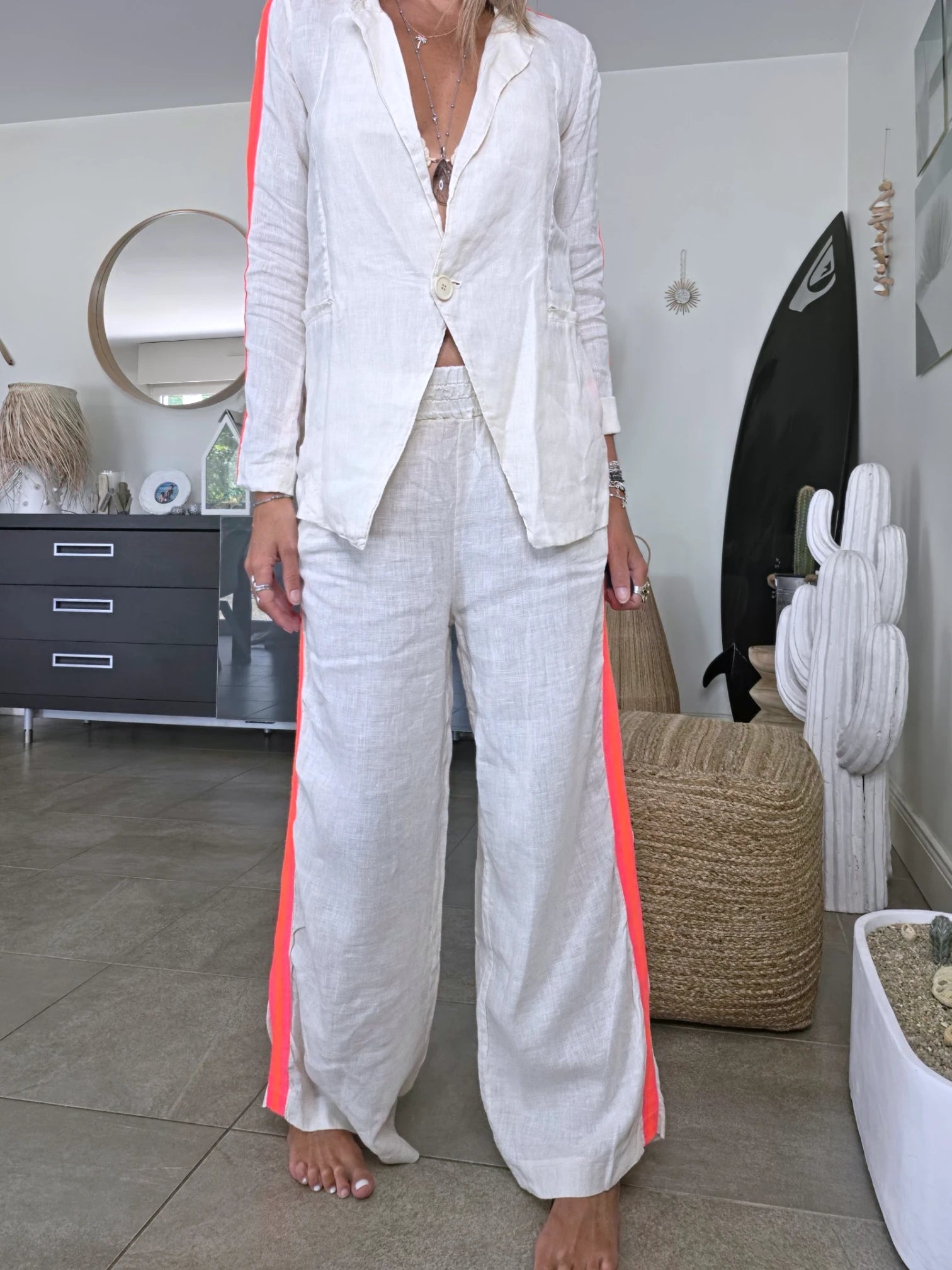 Ensemble veste + Pantalon en lin écru à bandes latérales fluo