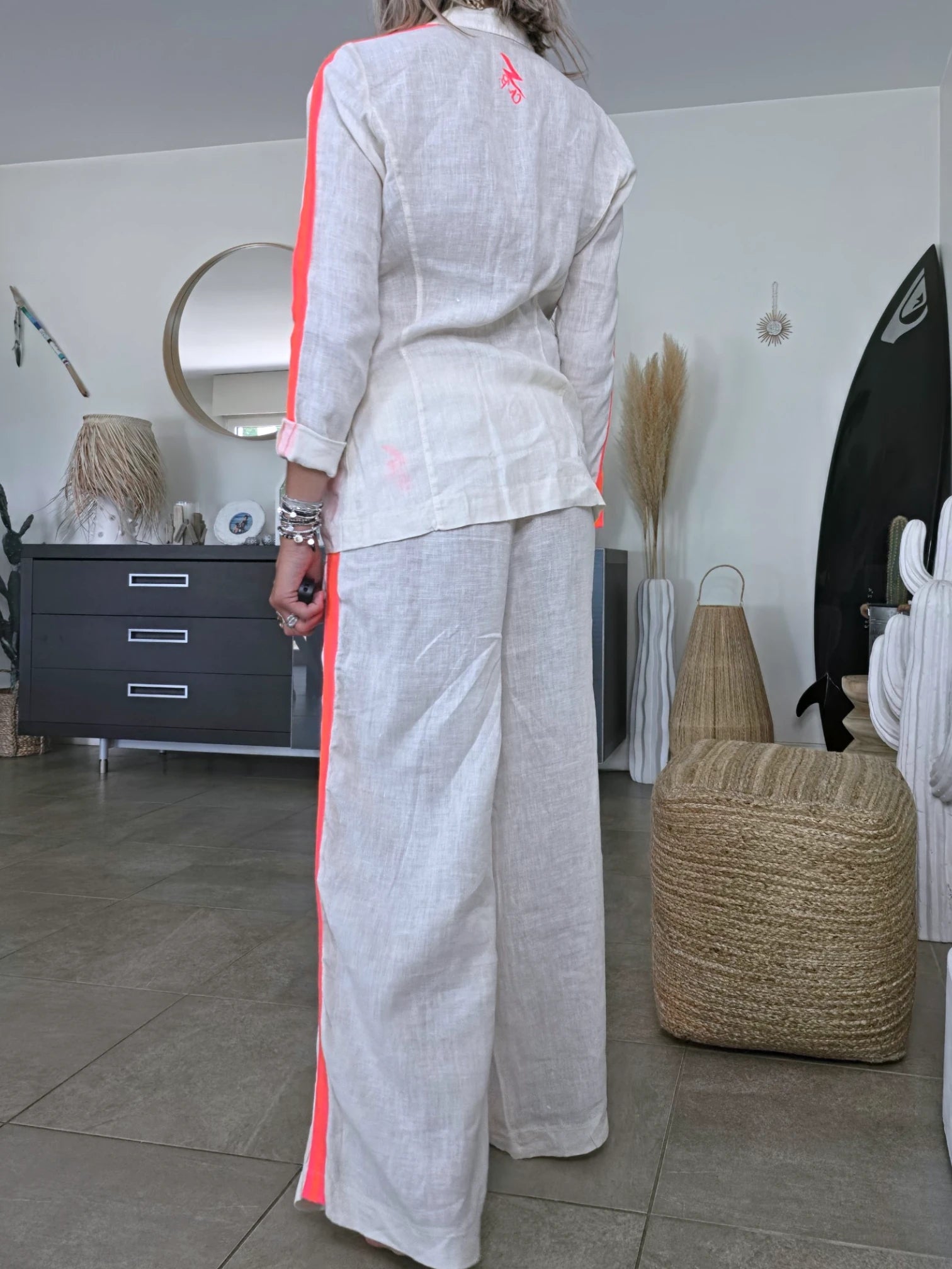 Ensemble veste + Pantalon en lin écru à bandes latérales fluo