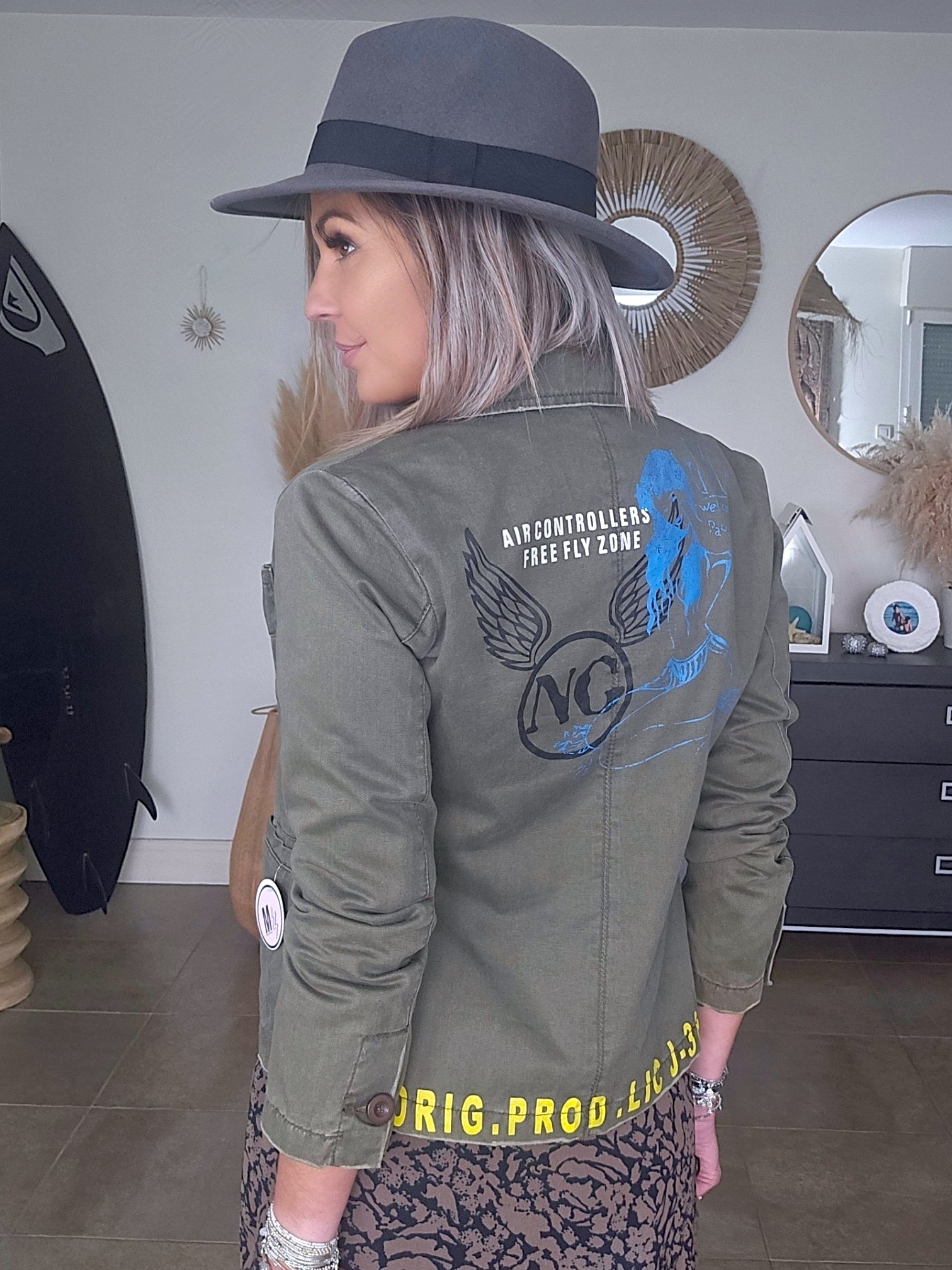 Veste createur kaki à inscriptions - 𝐌𝐚𝐫𝐢𝐧𝐚𝟒𝟒𝐟𝐚𝐦𝐢𝐥𝐲