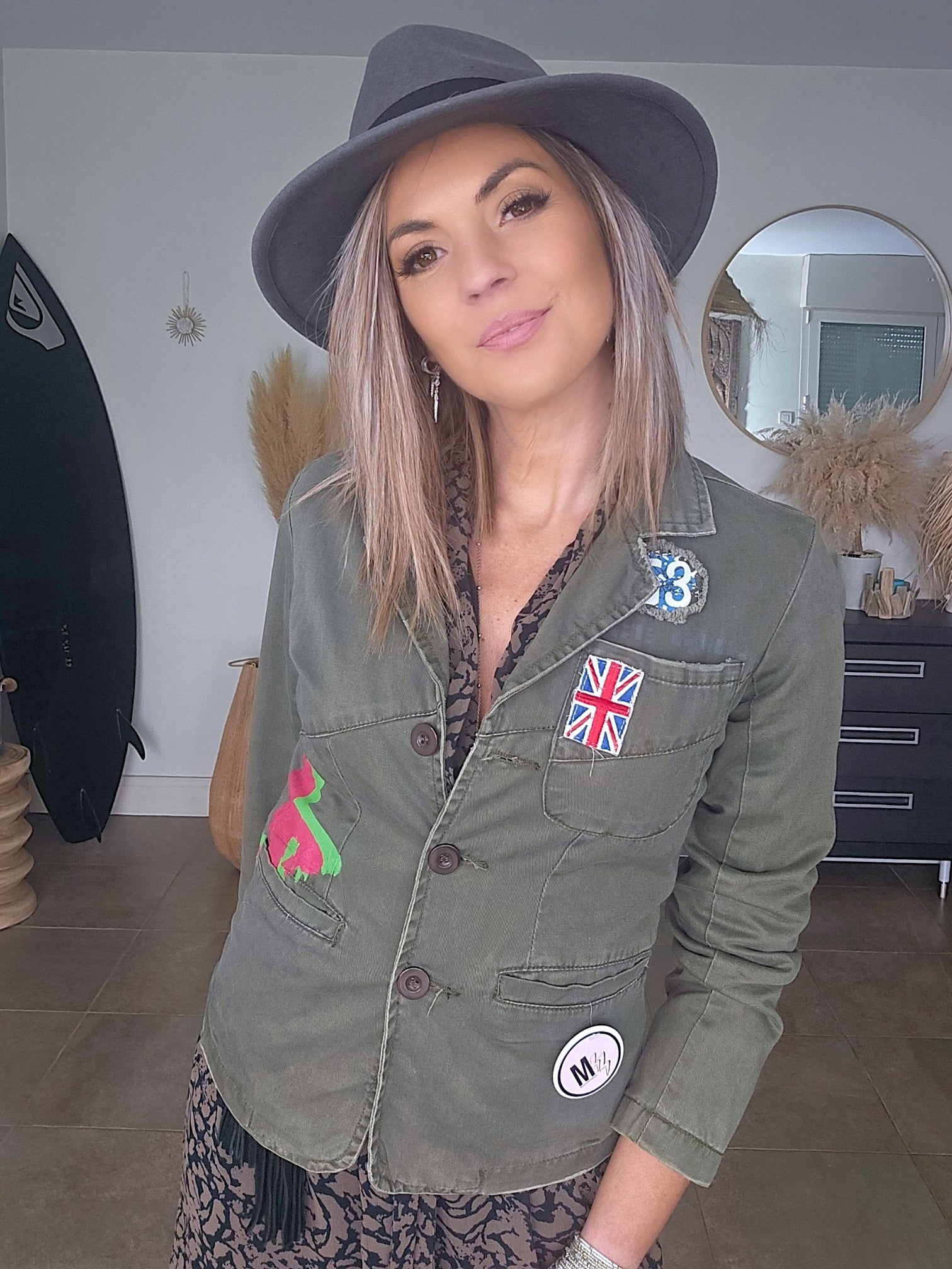 Veste createur kaki à inscriptions - 𝐌𝐚𝐫𝐢𝐧𝐚𝟒𝟒𝐟𝐚𝐦𝐢𝐥𝐲