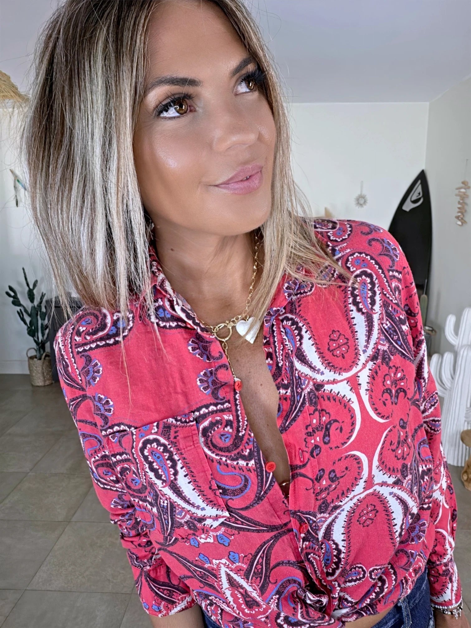Chemise rouge délavé à imprimé bandana