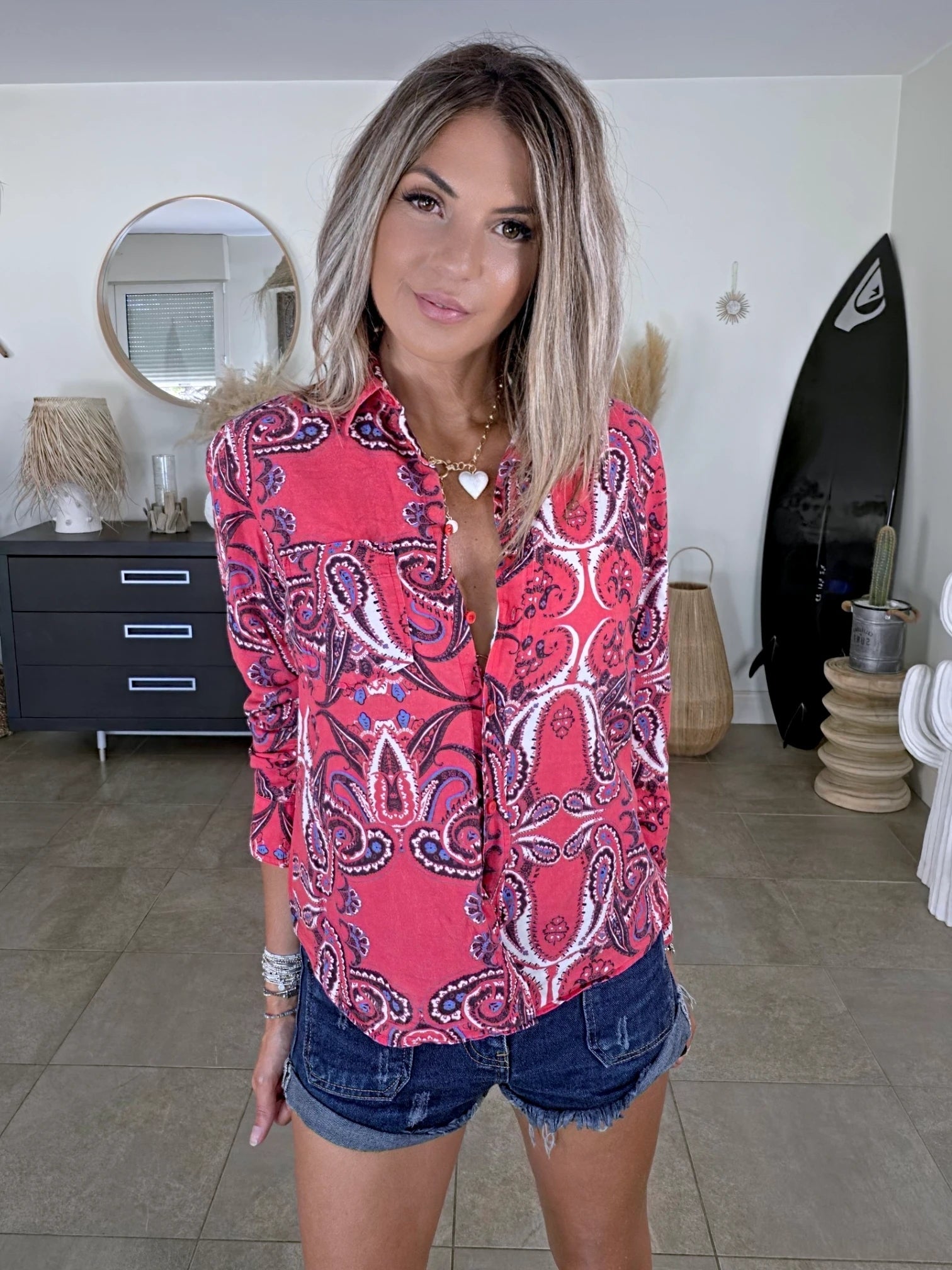 Chemise rouge délavé à imprimé bandana
