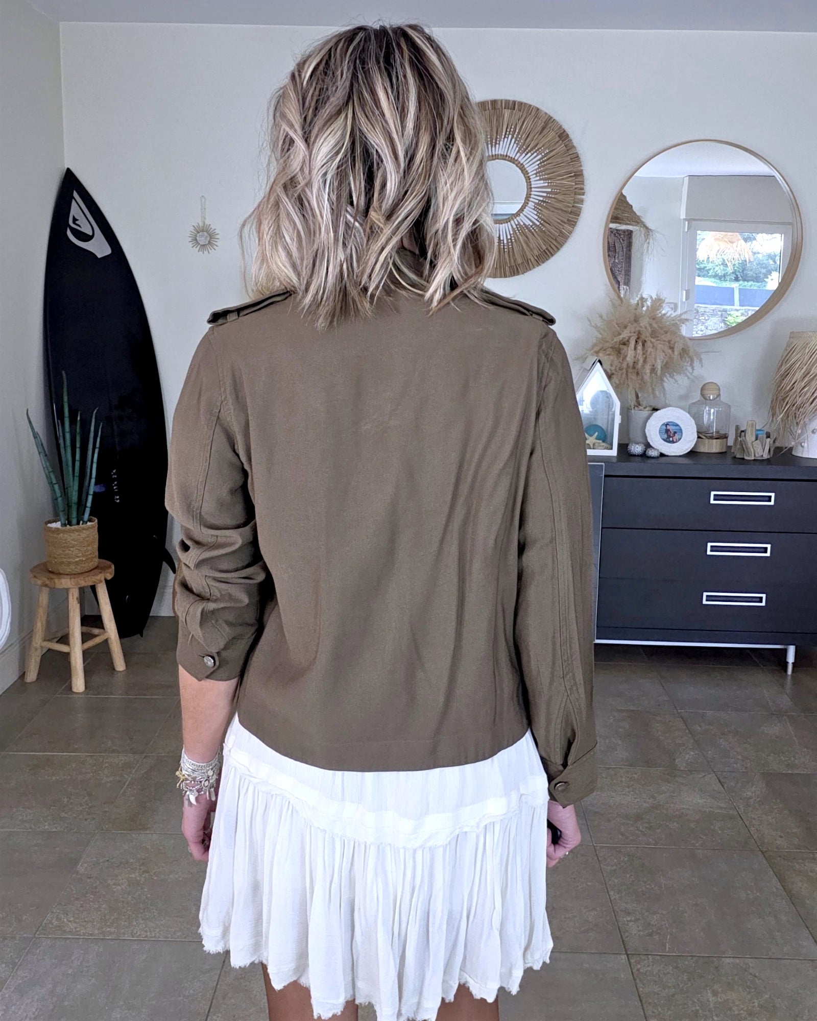 Blouson kaki à esprit militaire