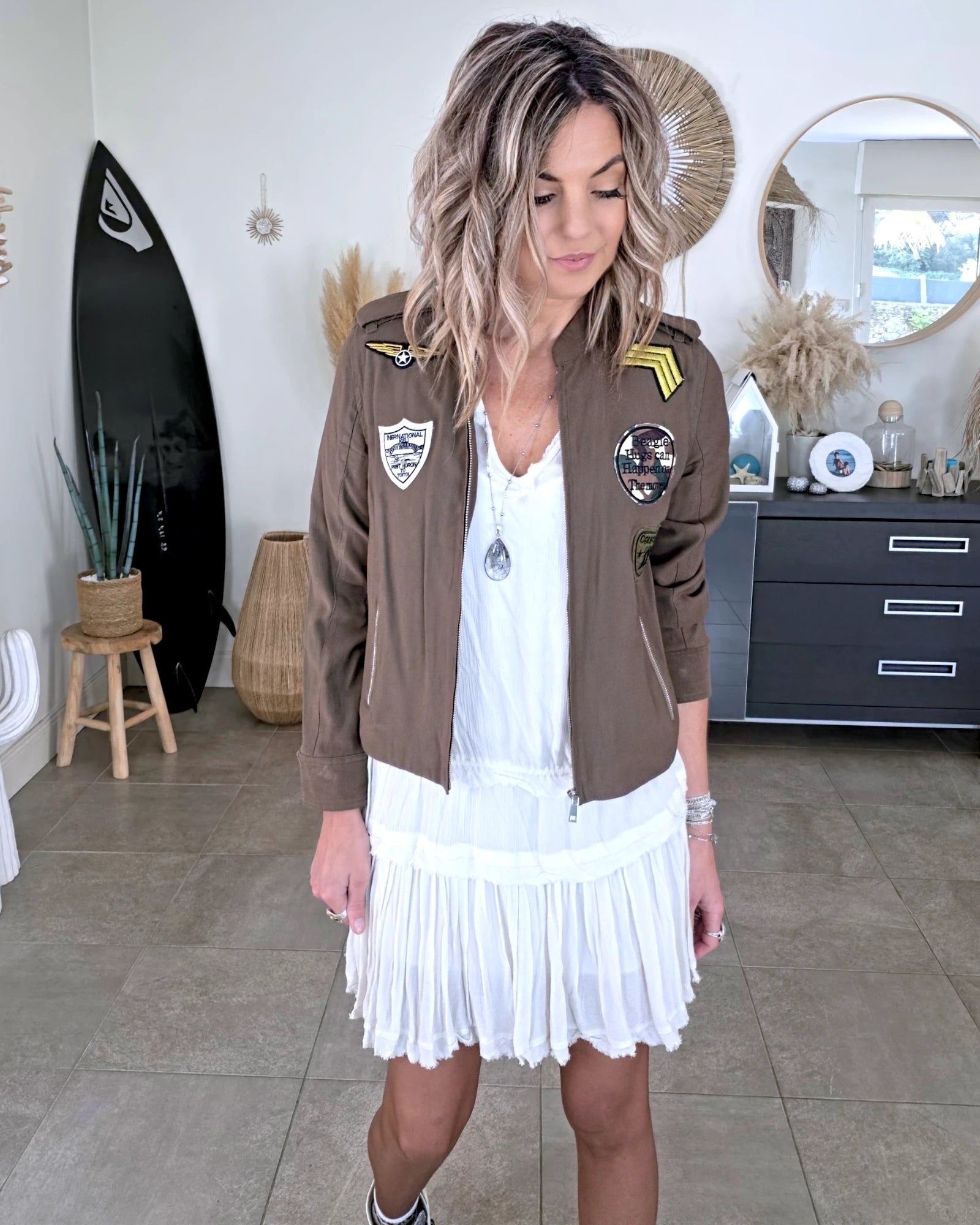 Blouson kaki à esprit militaire