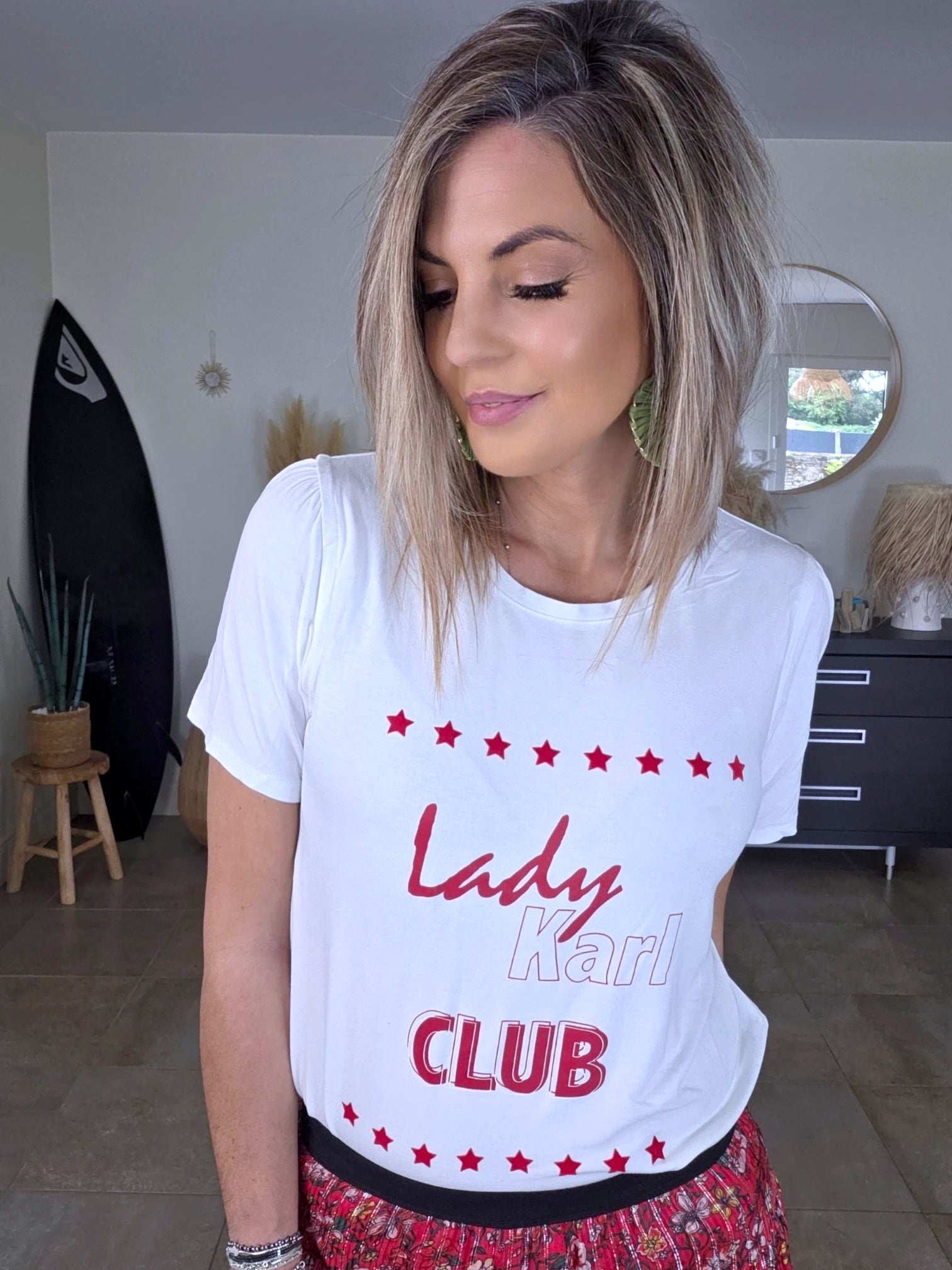 T-shirt blanc à inscriptions rouges - 𝐌𝐚𝐫𝐢𝐧𝐚𝟒𝟒𝐟𝐚𝐦𝐢𝐥𝐲