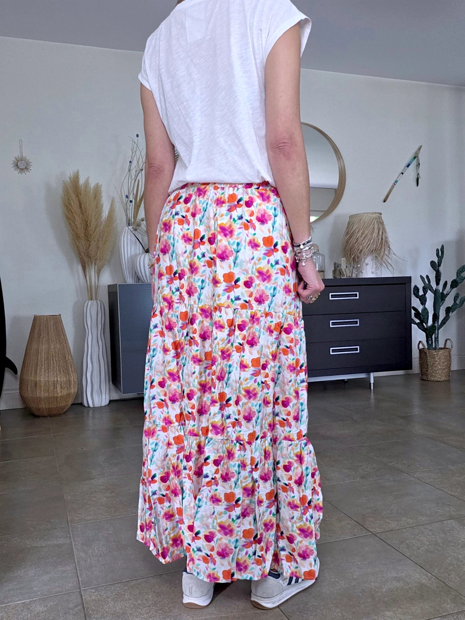 Jupe blanche à imprimé fleuri - 𝐌𝐚𝐫𝐢𝐧𝐚𝟒𝟒𝐟𝐚𝐦𝐢𝐥𝐲