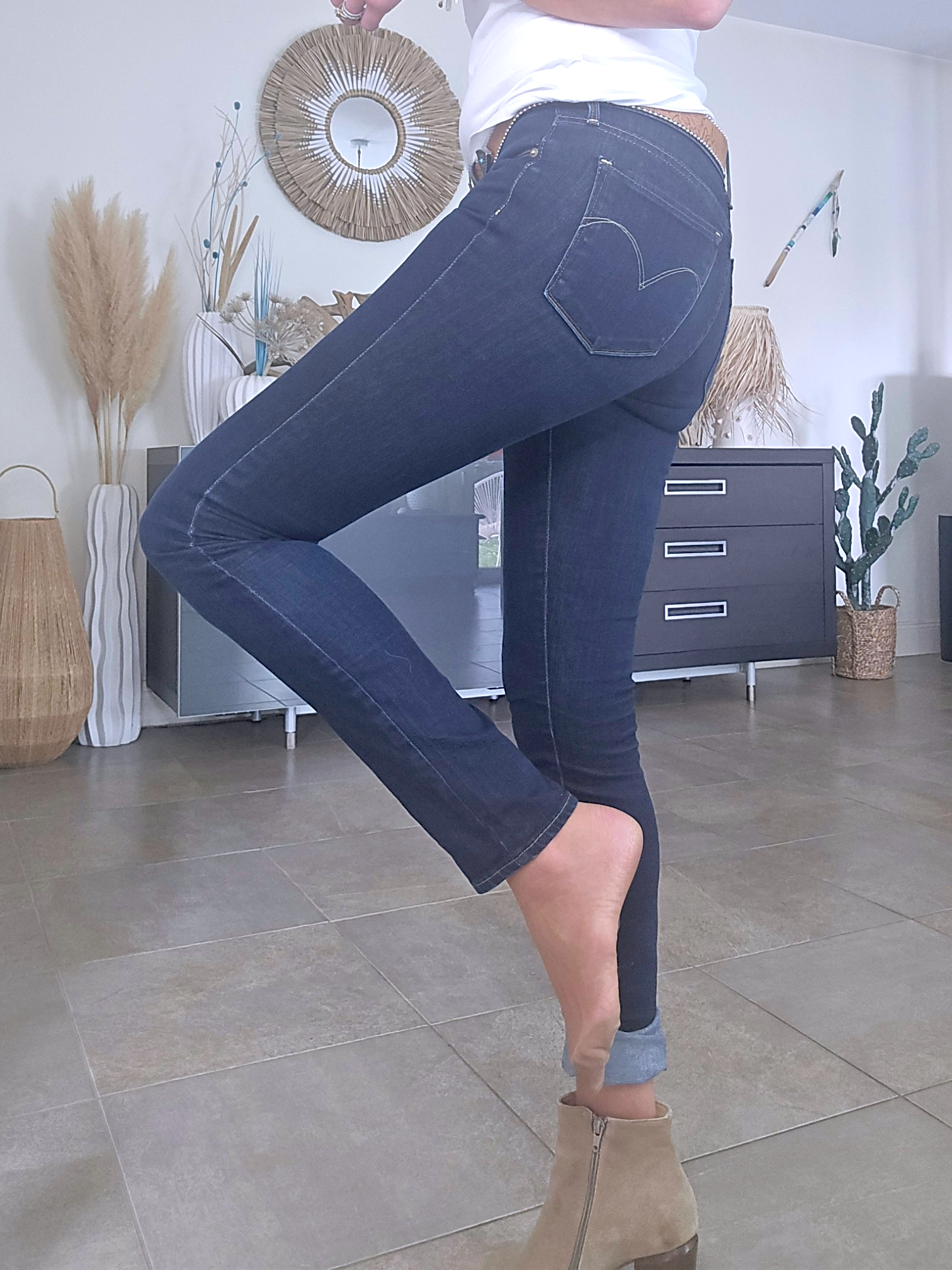 Jean brut demi-curves - 𝐌𝐚𝐫𝐢𝐧𝐚𝟒𝟒𝐟𝐚𝐦𝐢𝐥𝐲