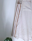 Ensemble beige haut + pantalon à bandes latérales