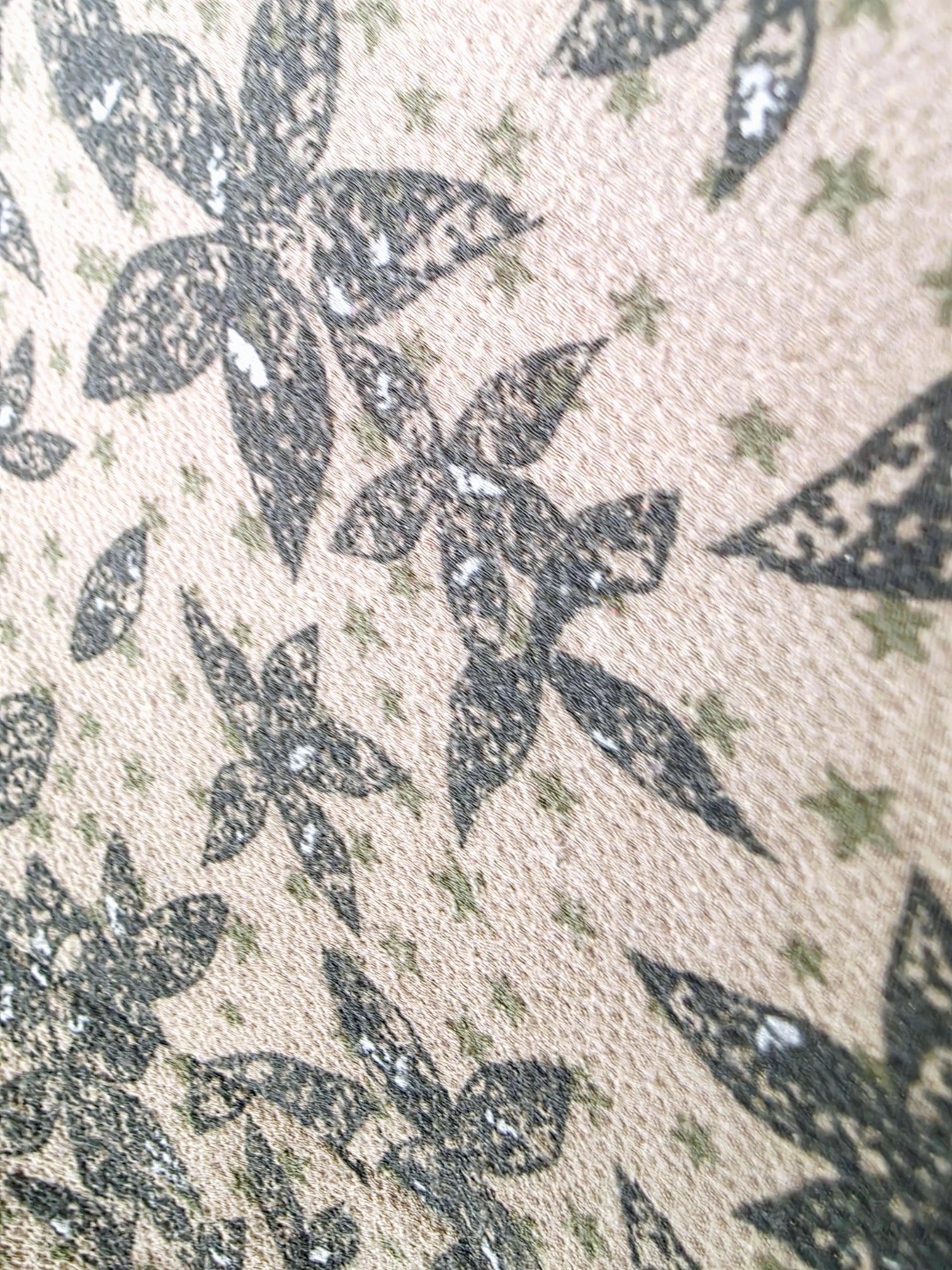 Jupe kaki à imprimé camouflage