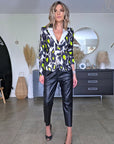 Veste cintrée noire à imprimé léopard jaune fluo - 𝐌𝐚𝐫𝐢𝐧𝐚𝟒𝟒𝐟𝐚𝐦𝐢𝐥𝐲