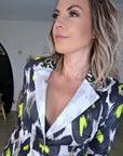 Veste cintrée noire à imprimé léopard jaune fluo - 𝐌𝐚𝐫𝐢𝐧𝐚𝟒𝟒𝐟𝐚𝐦𝐢𝐥𝐲