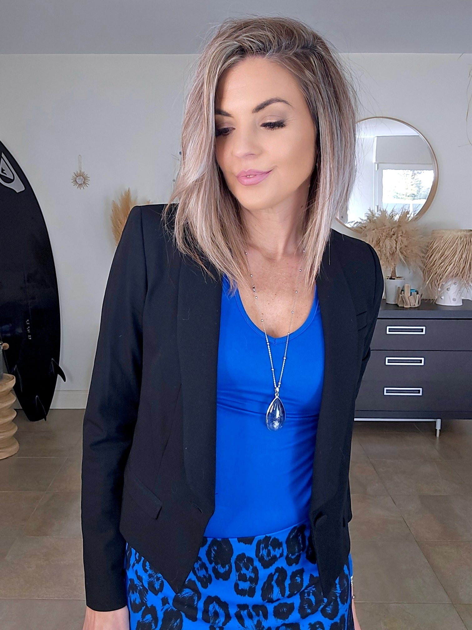 Veste courte et cintrée noire - 𝐌𝐚𝐫𝐢𝐧𝐚𝟒𝟒𝐟𝐚𝐦𝐢𝐥𝐲