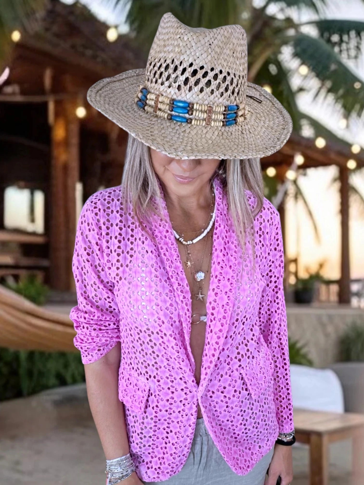 Veste rose ajourée