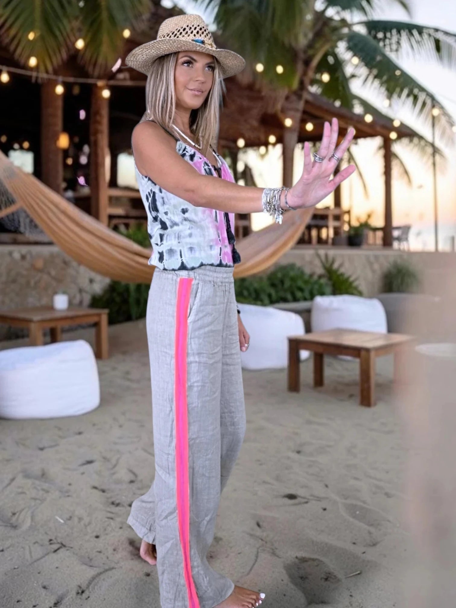 Pantalon taupe à bandes fluo