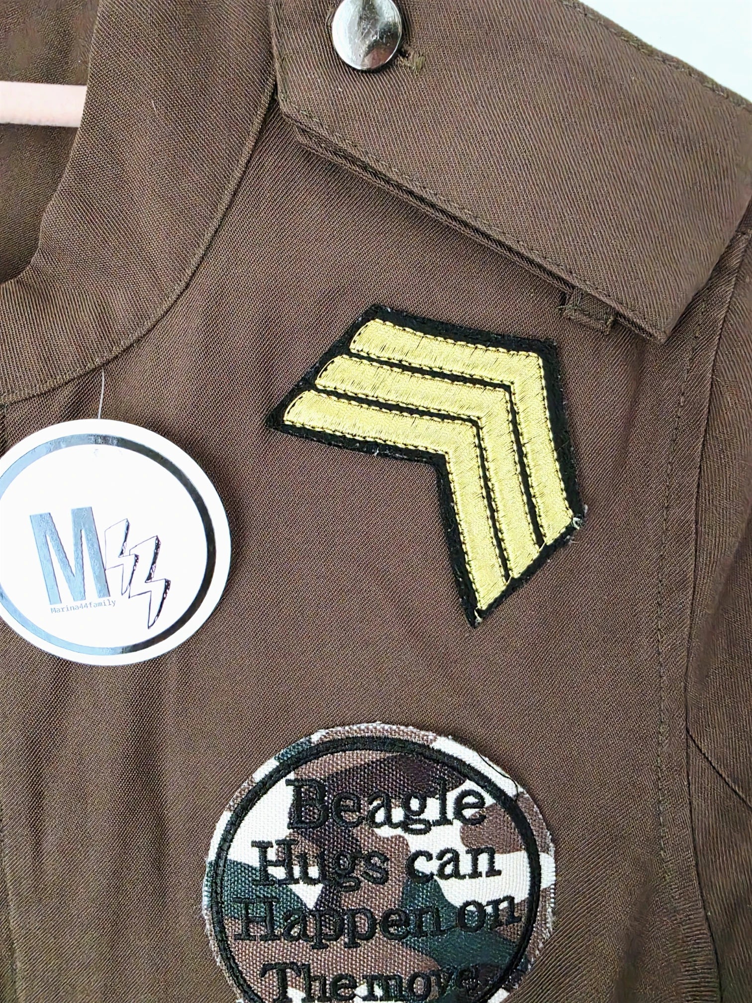 Blouson kaki à esprit militaire