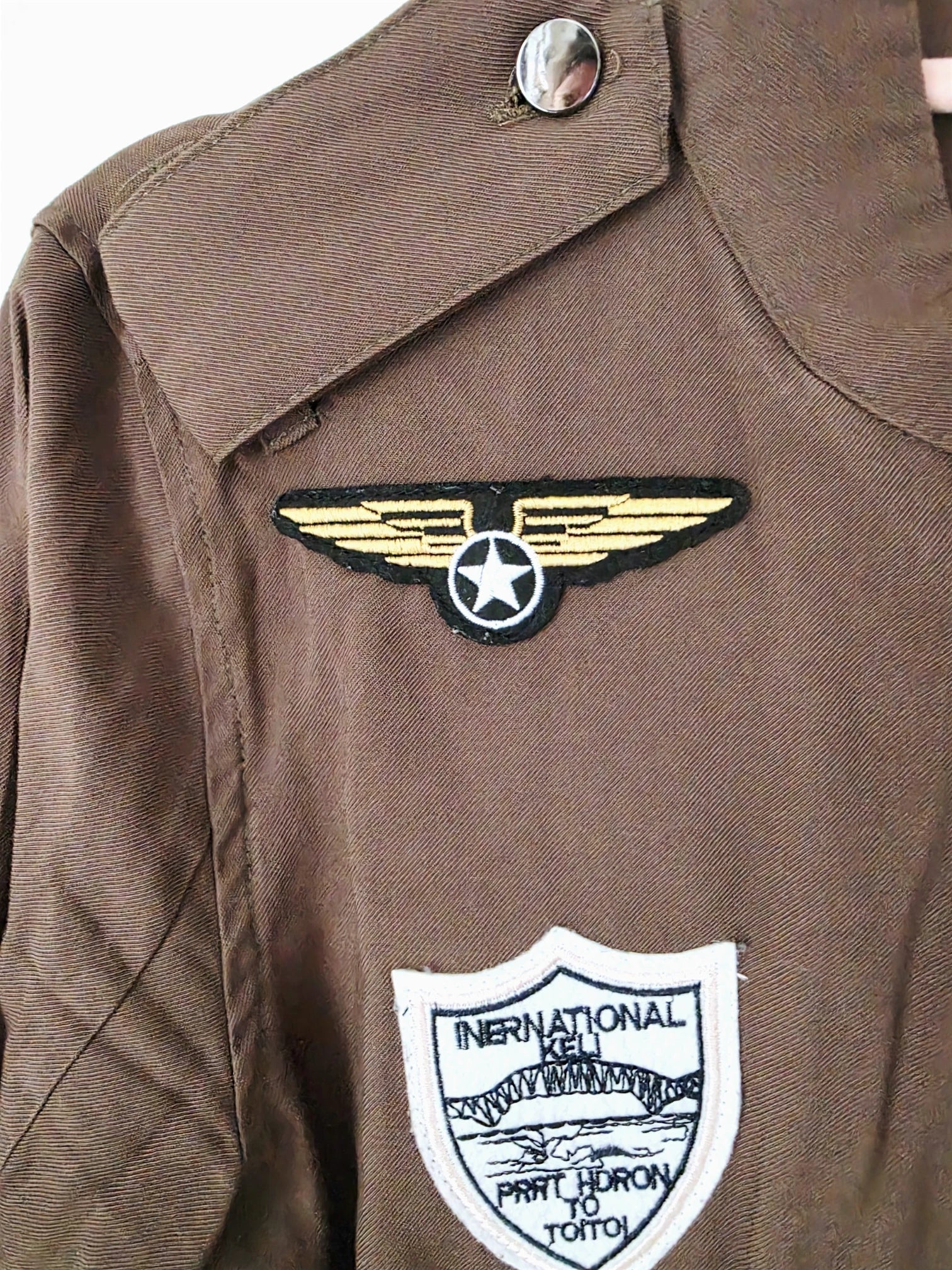 Blouson kaki à esprit militaire