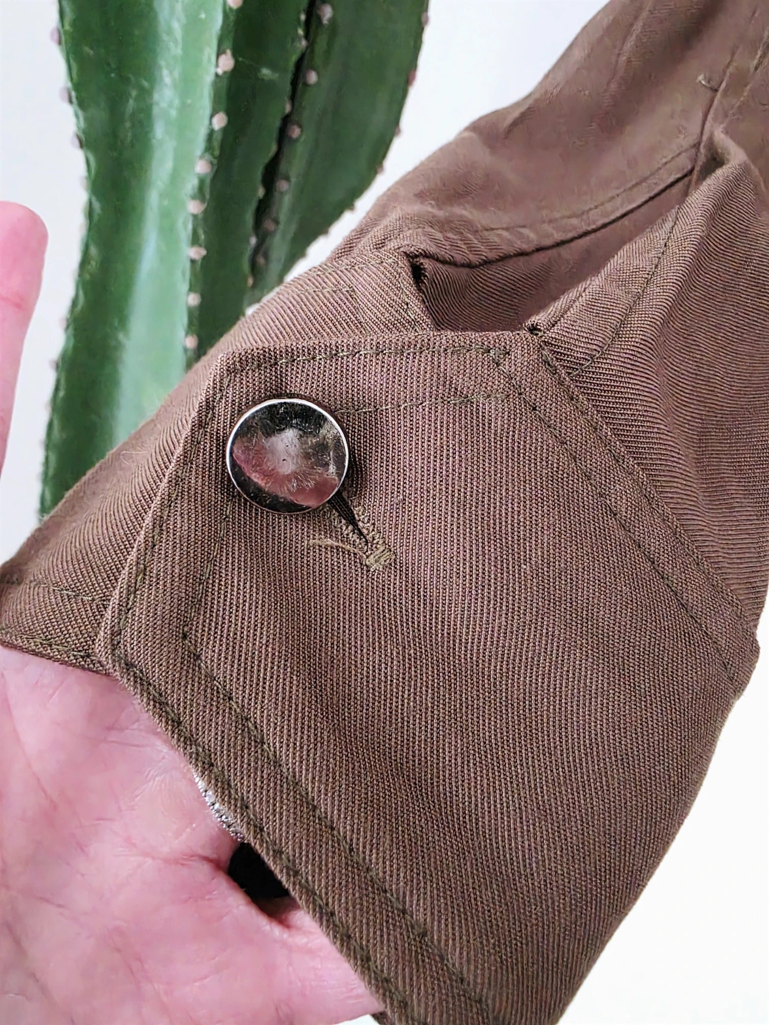 Blouson kaki à esprit militaire